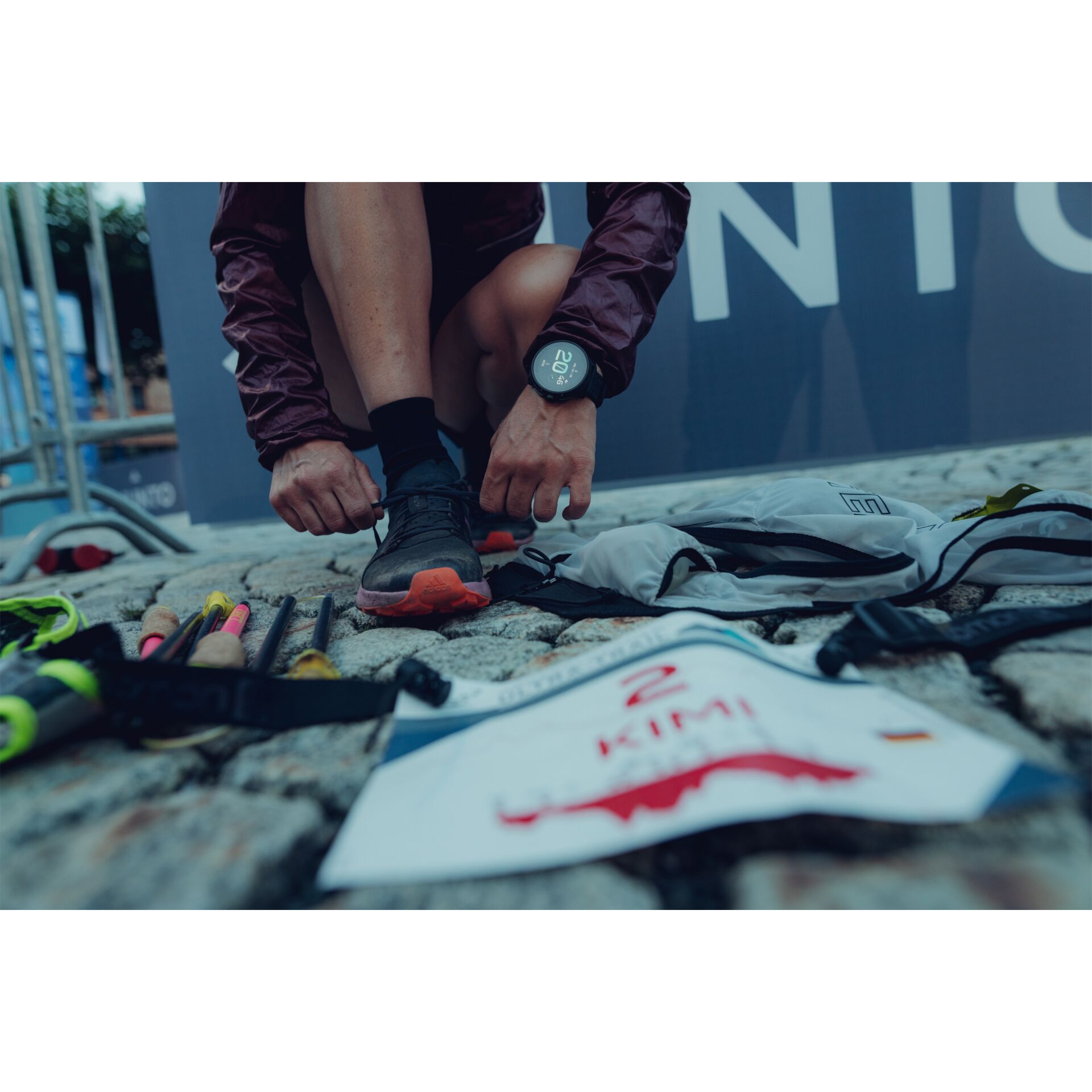 Schuh, Sneaker, Finger, Person, Armbanduhr