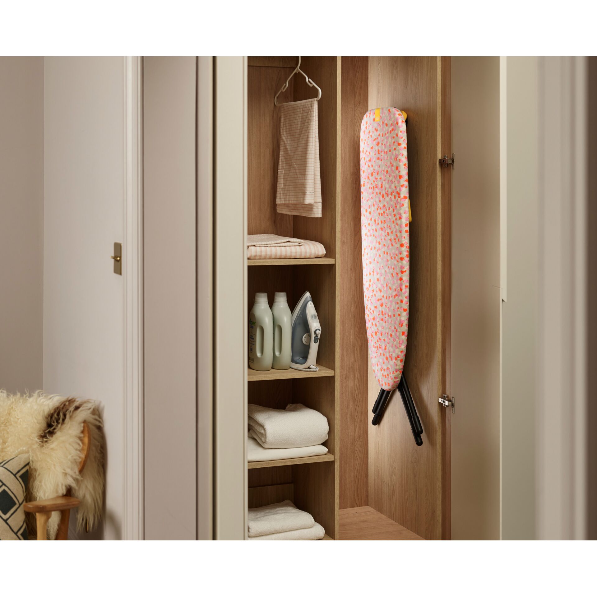 Drinnen, Innenarchitektur, Mobiliar, Schrank, Garderobe