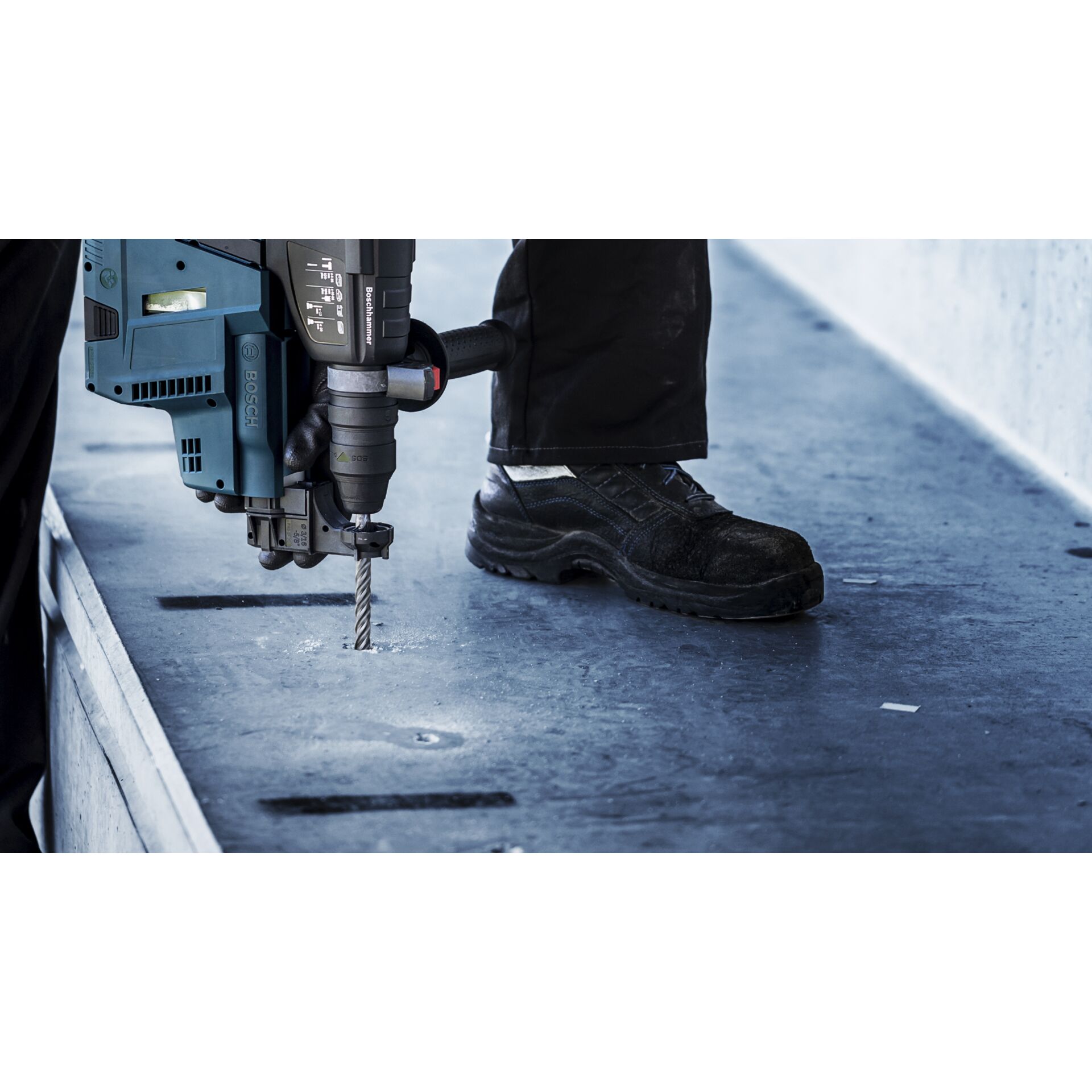 Schuhwerk, Schuh, Sneaker, Draußen, Elektrische Bohrmaschine