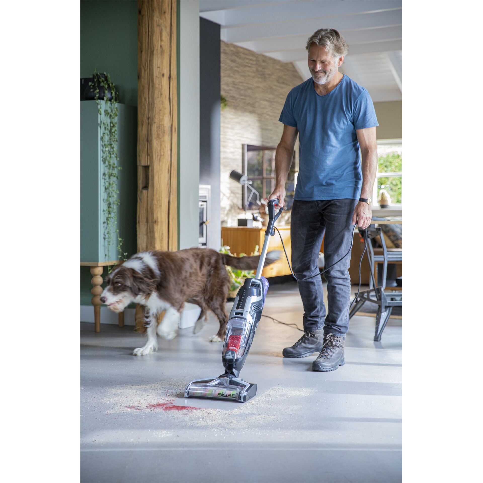 E-Scooter, Innenarchitektur, Armbanduhr, Person, Hund