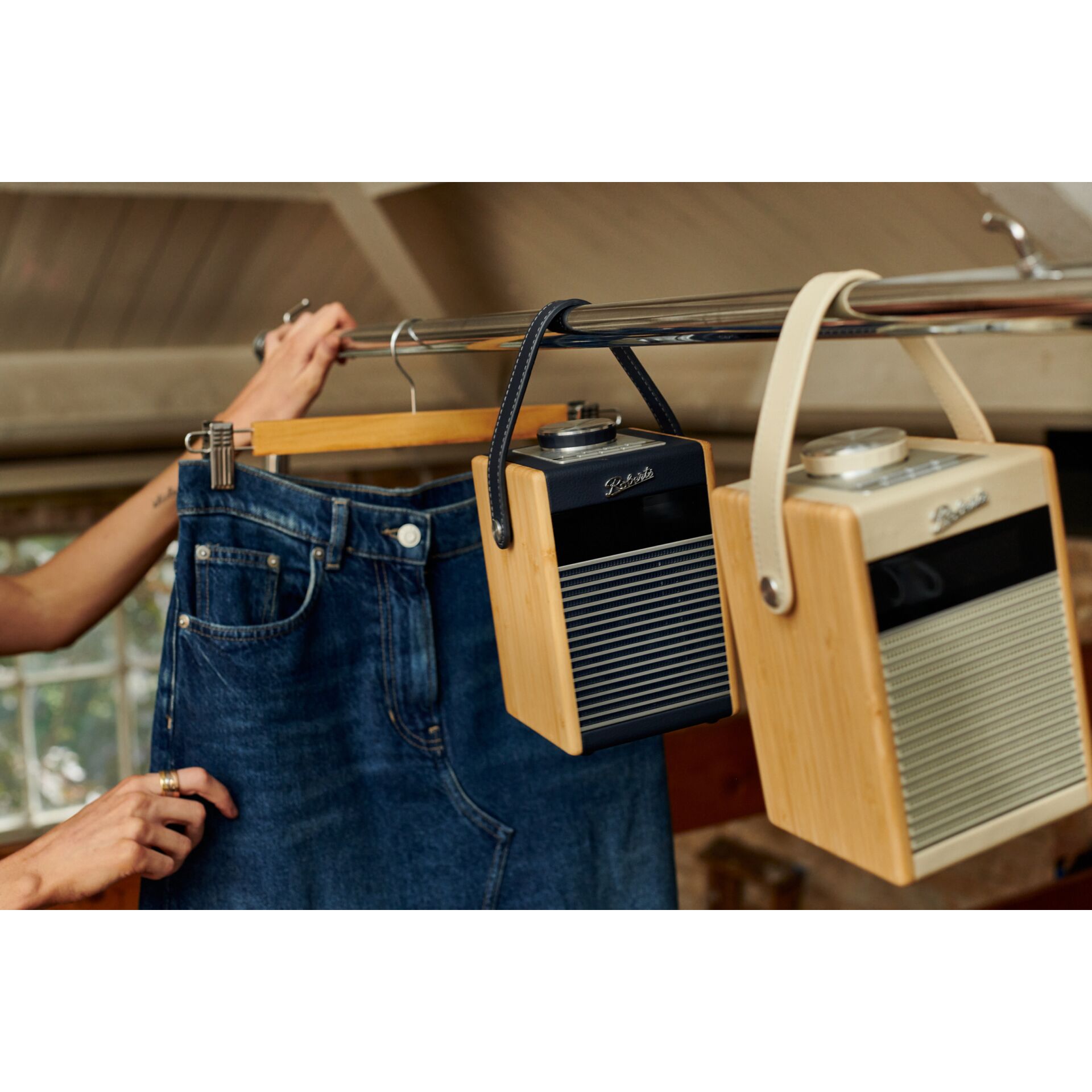 Schmuck, Ring, Jeans, Elektronik, Person