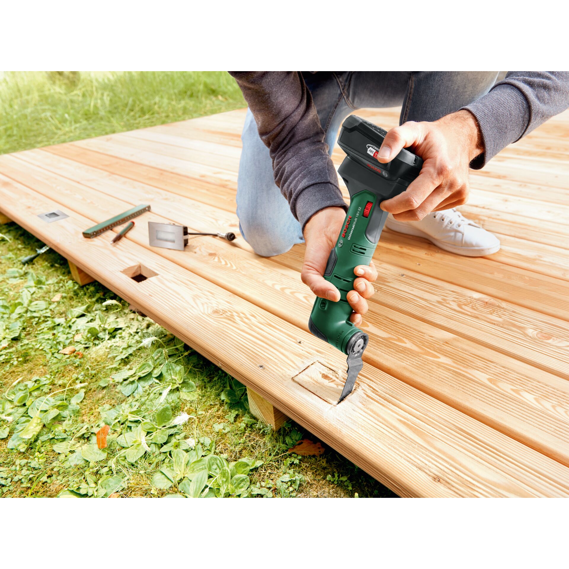 Akku-Bohrschrauber, Laufwerk, Holzarbeiten, Holzplatte, Werkzeug