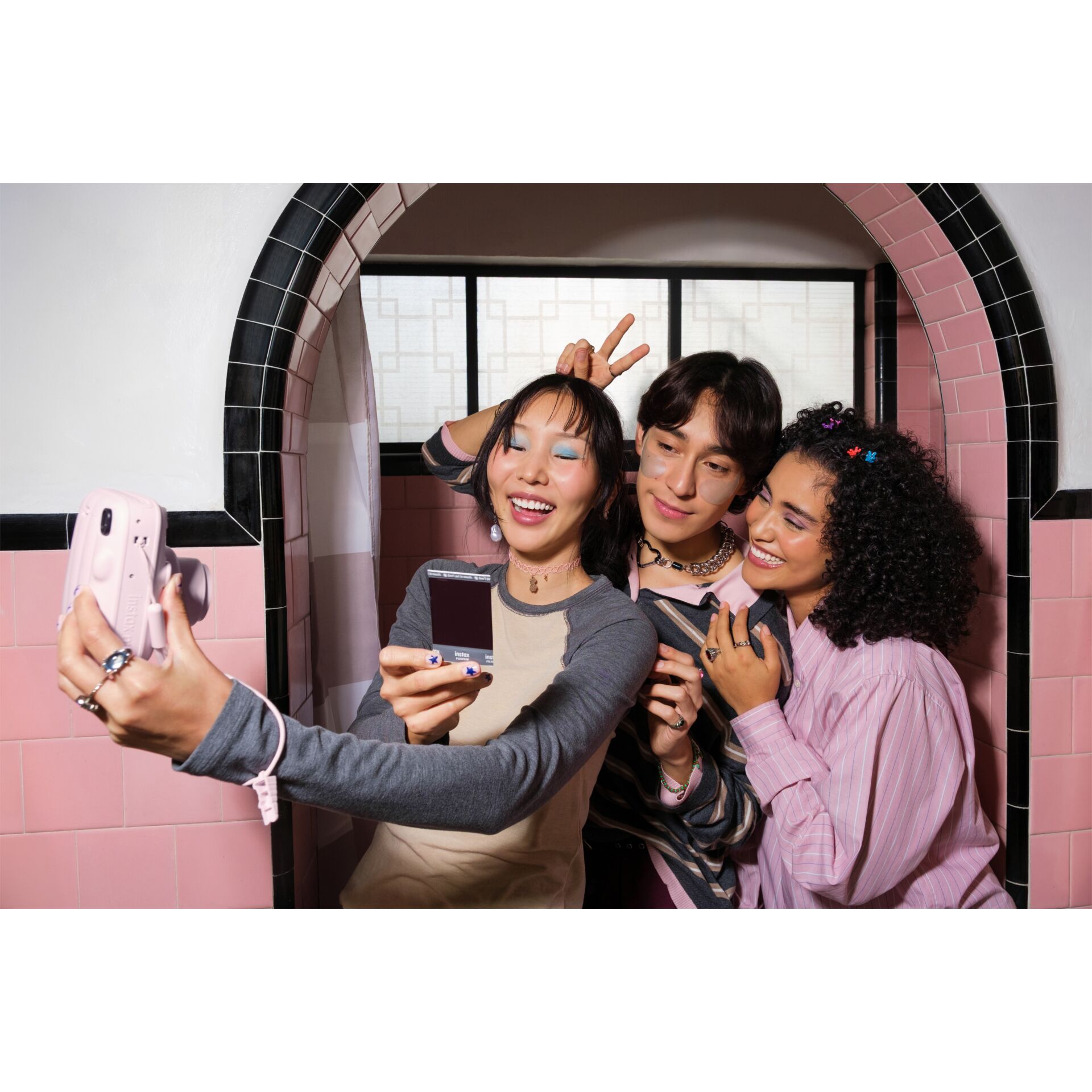 Selfie, Smartphone, Pink tiles, Group of friends, Accessory case