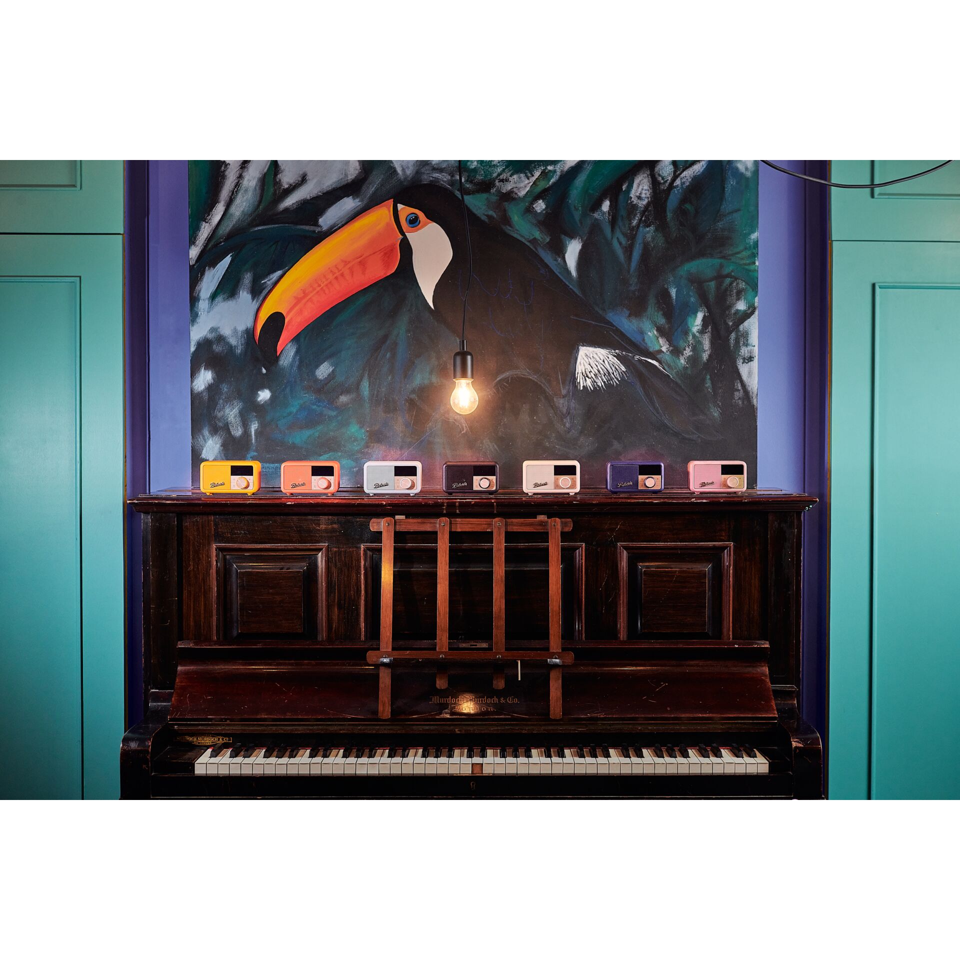 Klavier, Aufrecht, Holz, Pflanzenrosa?, Display-Radio