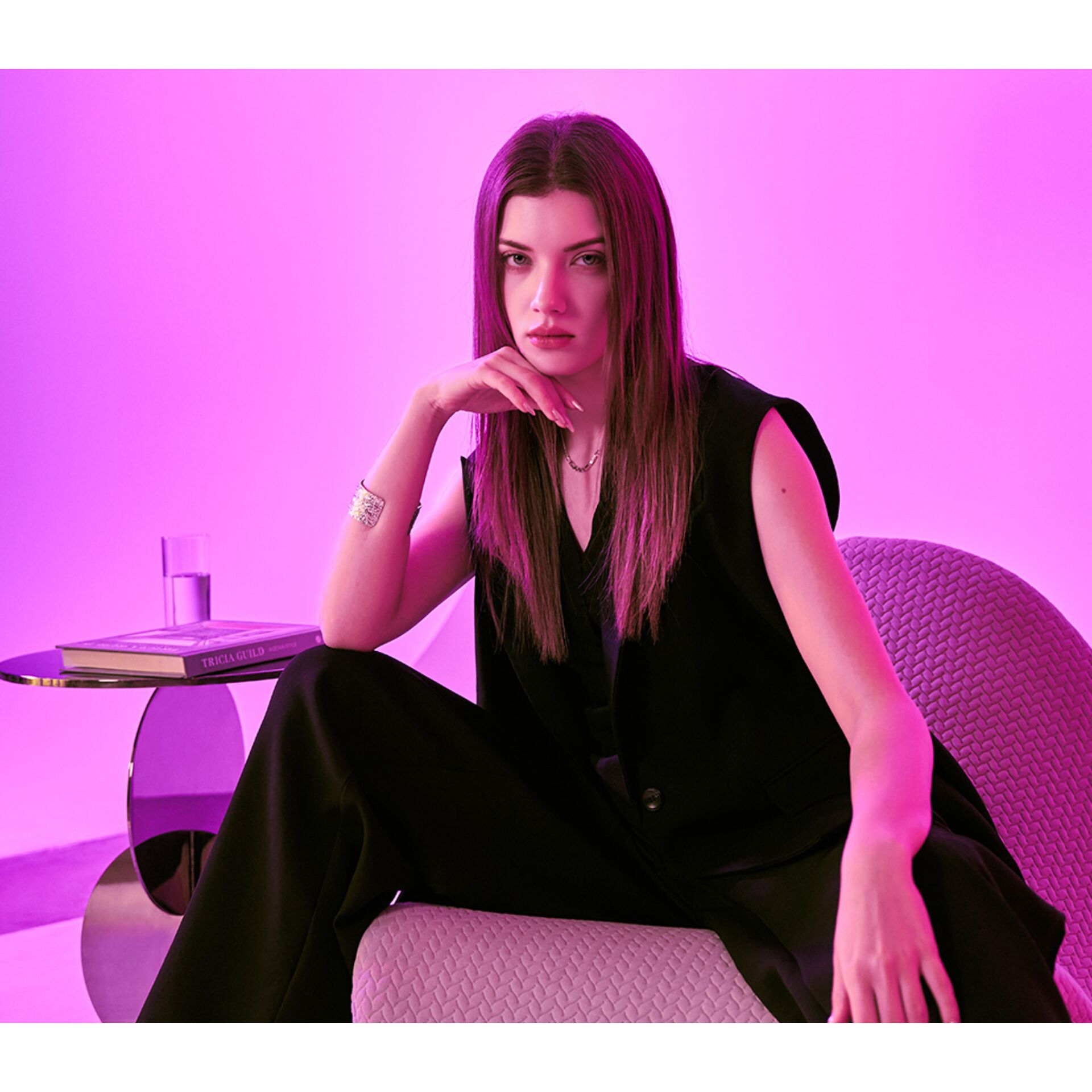 Anzug, Mehres, Schwarz, Sessel, Brille