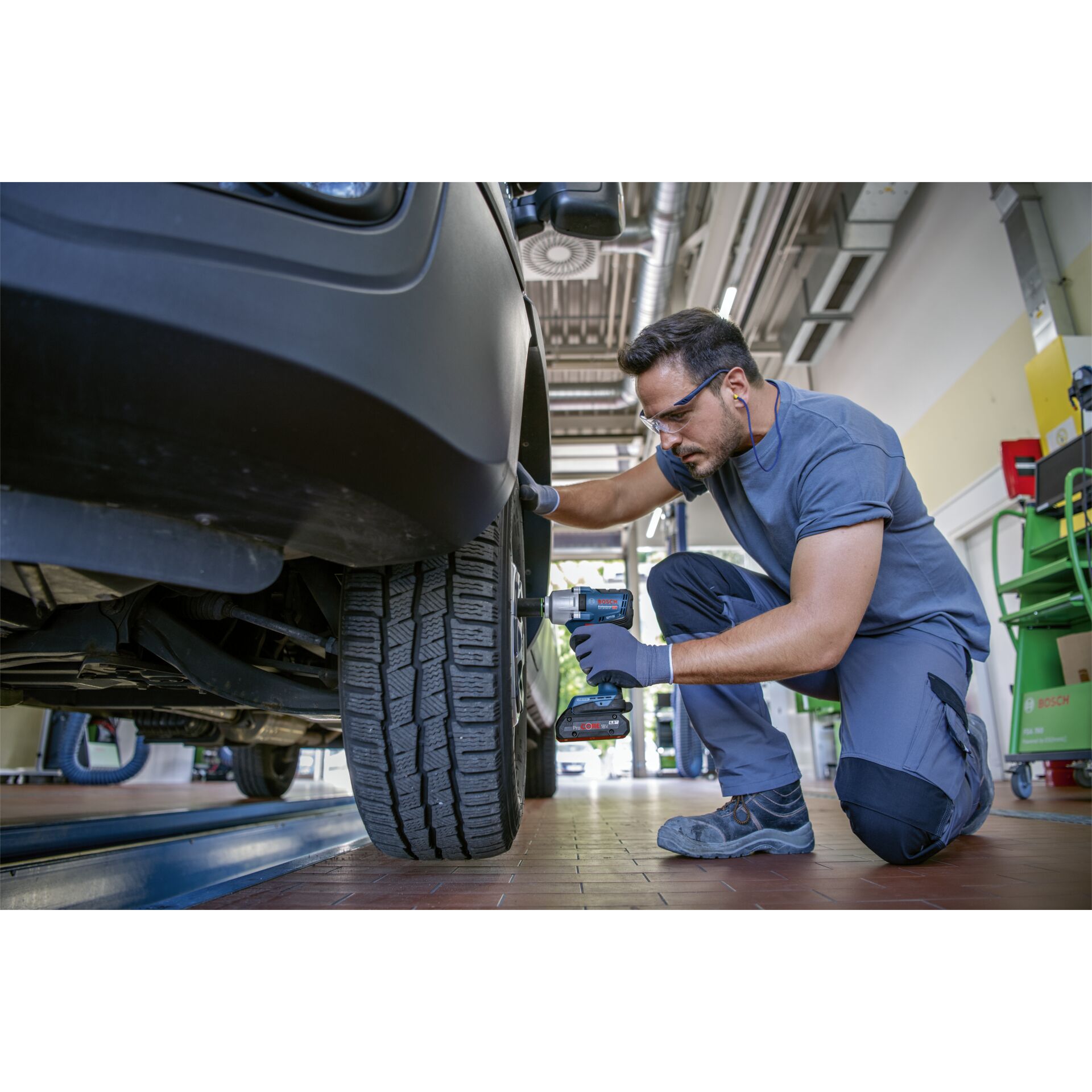 Handschuh, Reifen, Leichtmetallfelge, Mann, Person