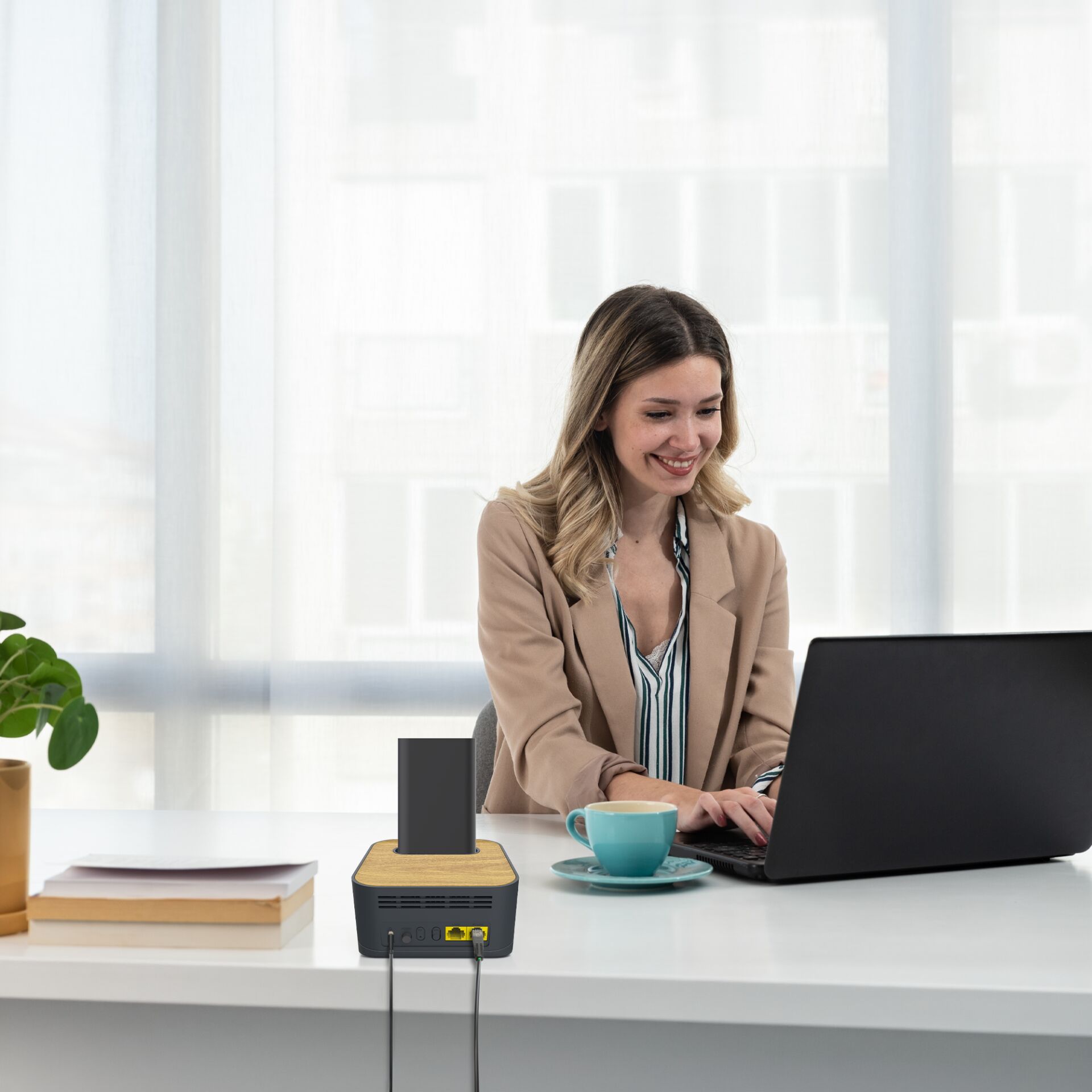 office, frau, laptop, router, tisch