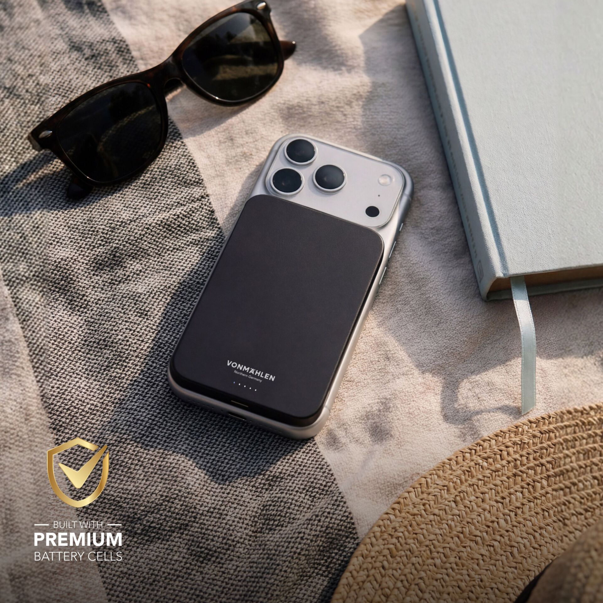 Smartphone, Triple camera, Wireless charger pad, Grau, Markenlabel sichtbar