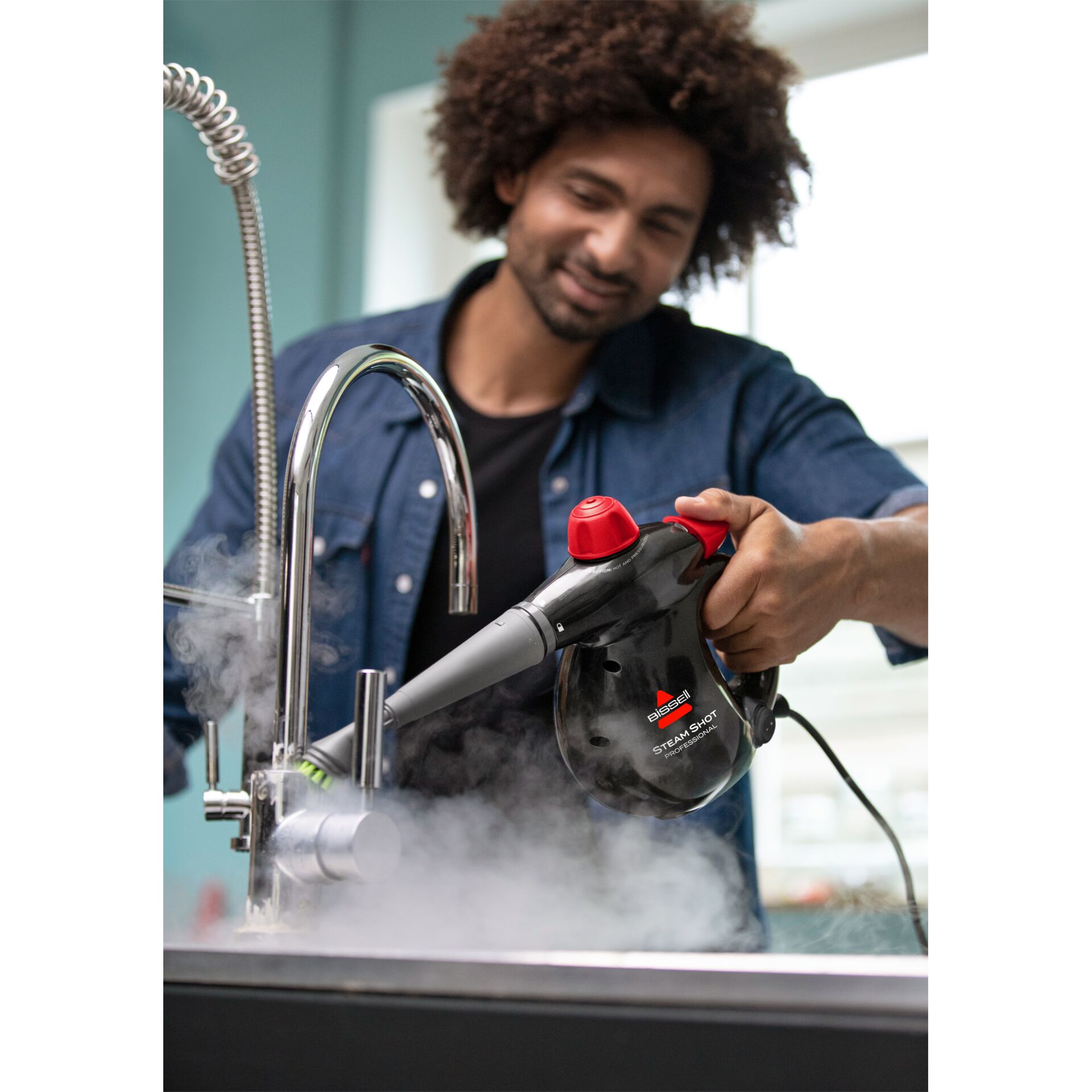 Gerät, Fön, Elektrisches Gerät, Person, Gerät, Fön, Elektrisches Gerät, Person