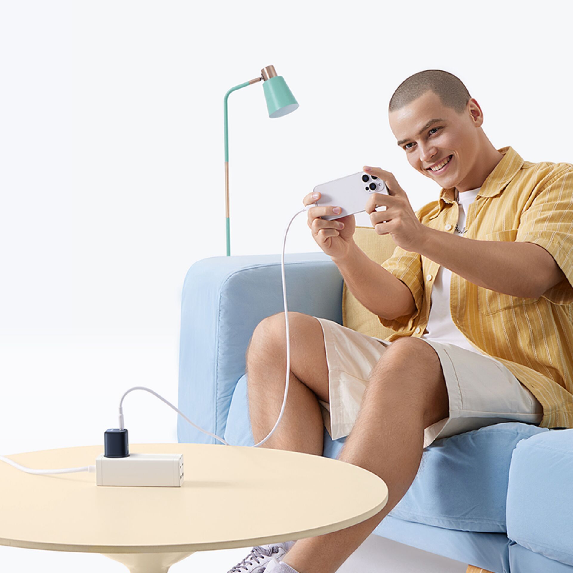 Lampe, Person, Sitzend