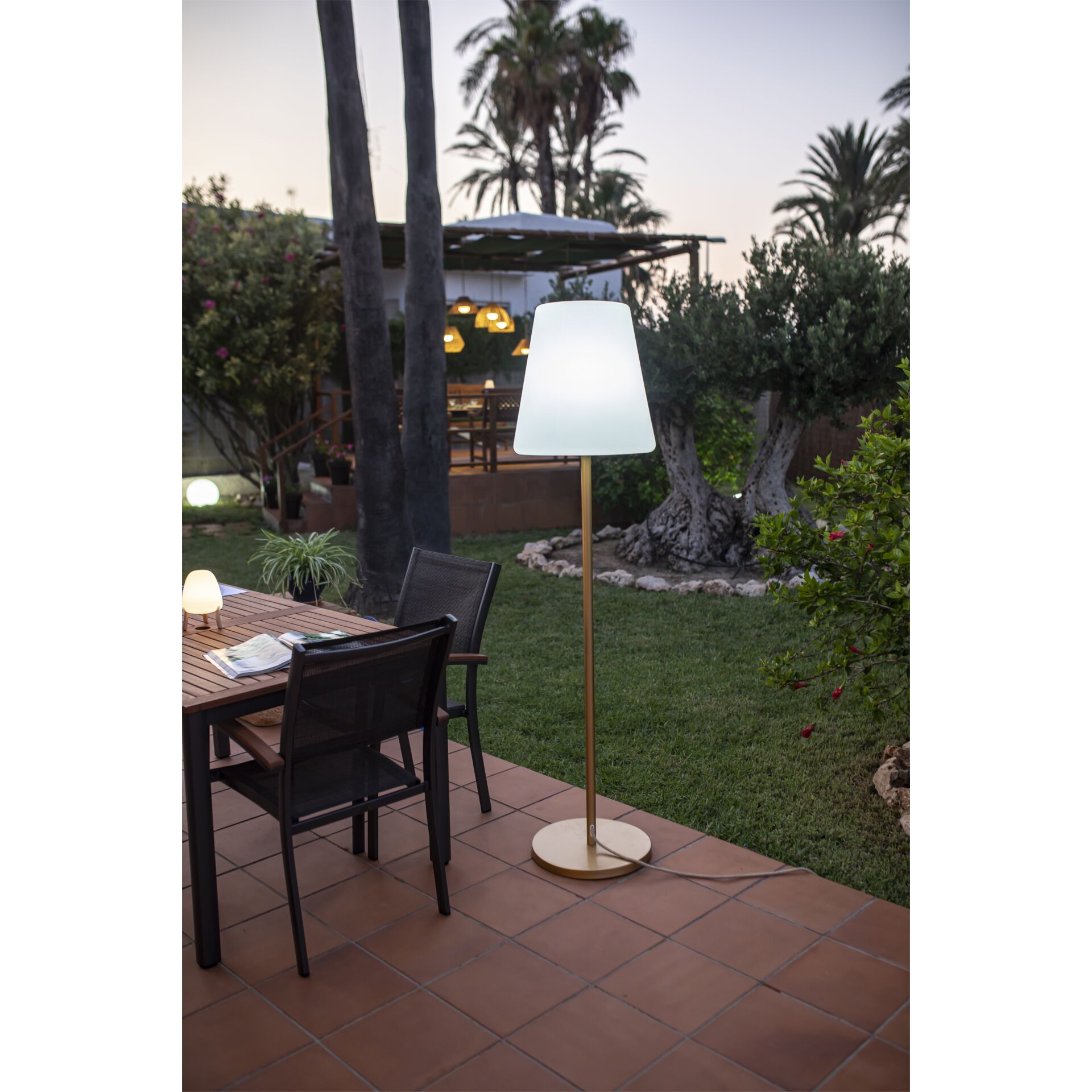 Lampe, Stuhl, Mobiliar, Terrasse, Pflanze