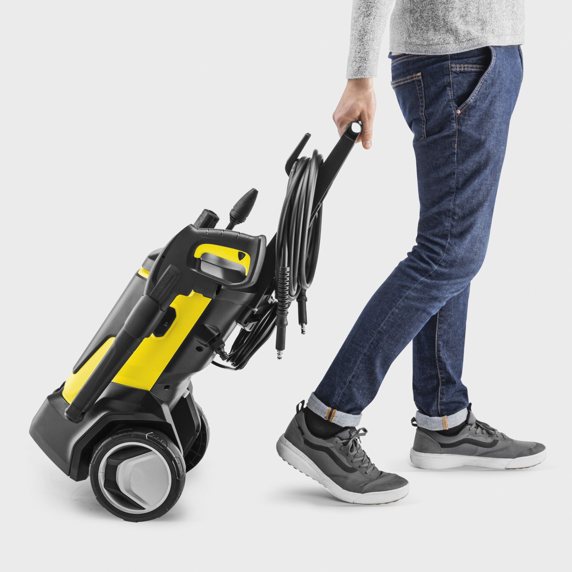 Bekleidung, Schuhwerk, Schuh, Person, Hosen, Drucker, Kärcher?, Spezialkamera?, Gehäuse?, Reinigungsgerät