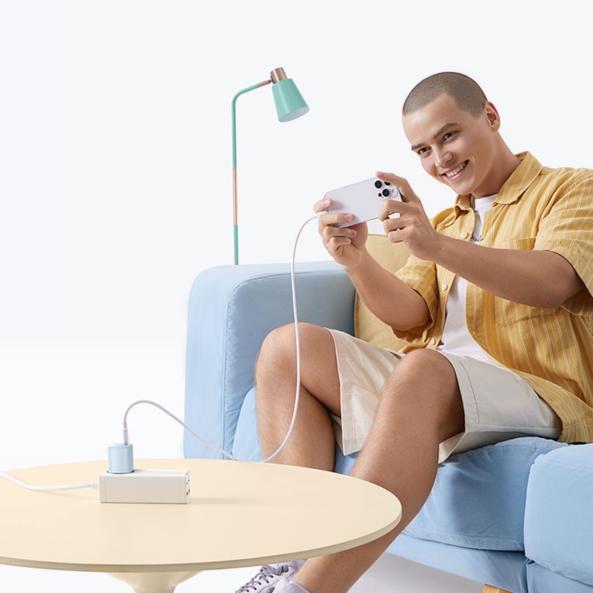 Lampe, Person, Sitzend