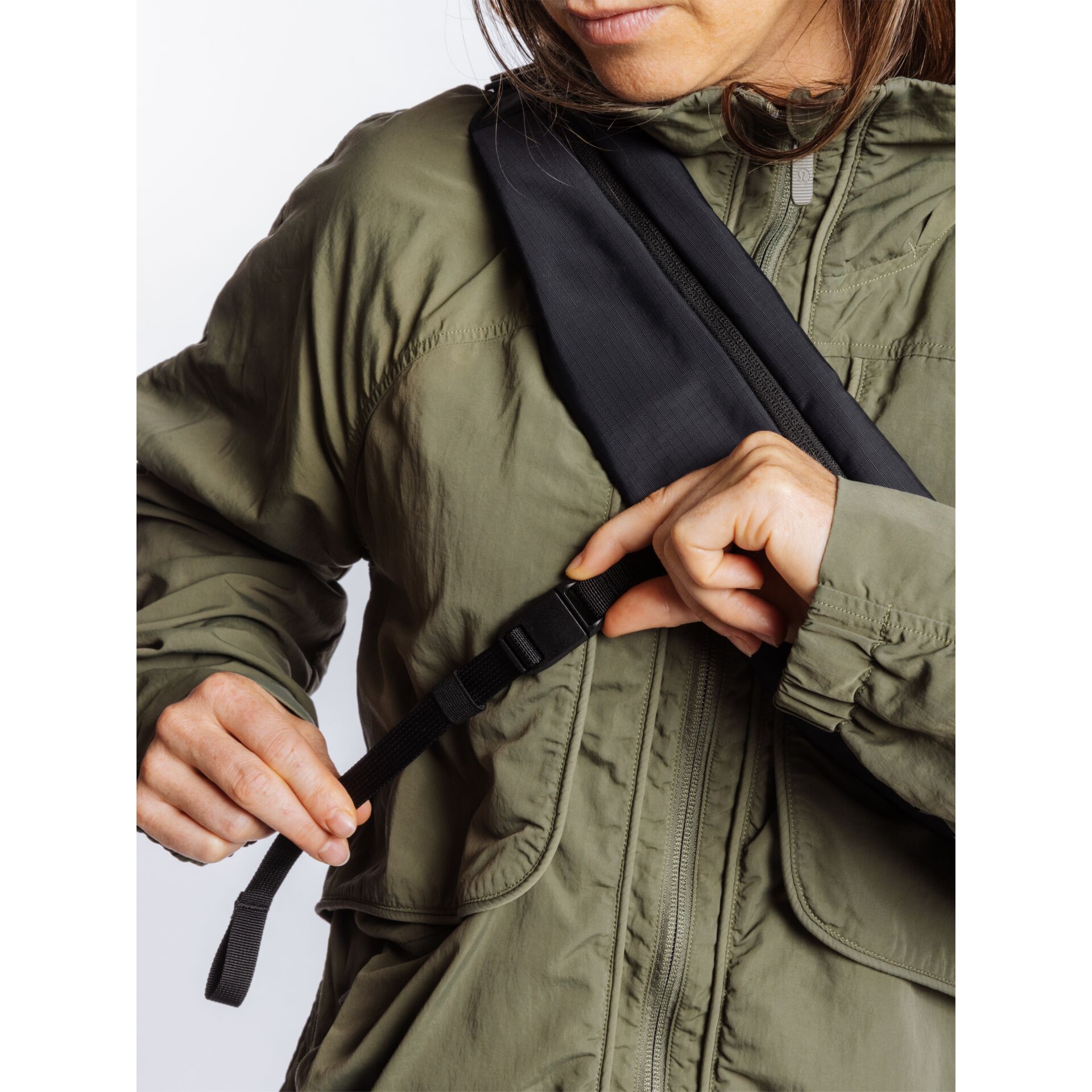 Jacke, Olivgrün, Reißverschluss, Vordertaschen, Trageriemen