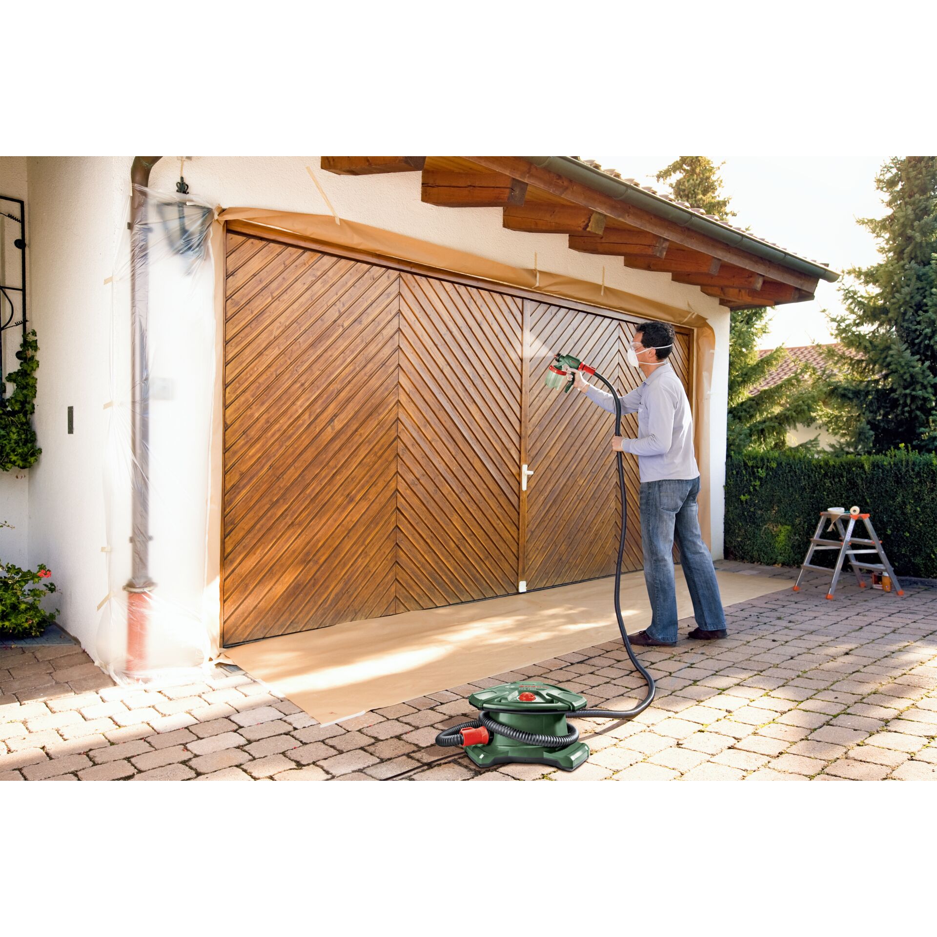 Drinnen, Innenarchitektur, Paneele aus Holz, Garage, Person