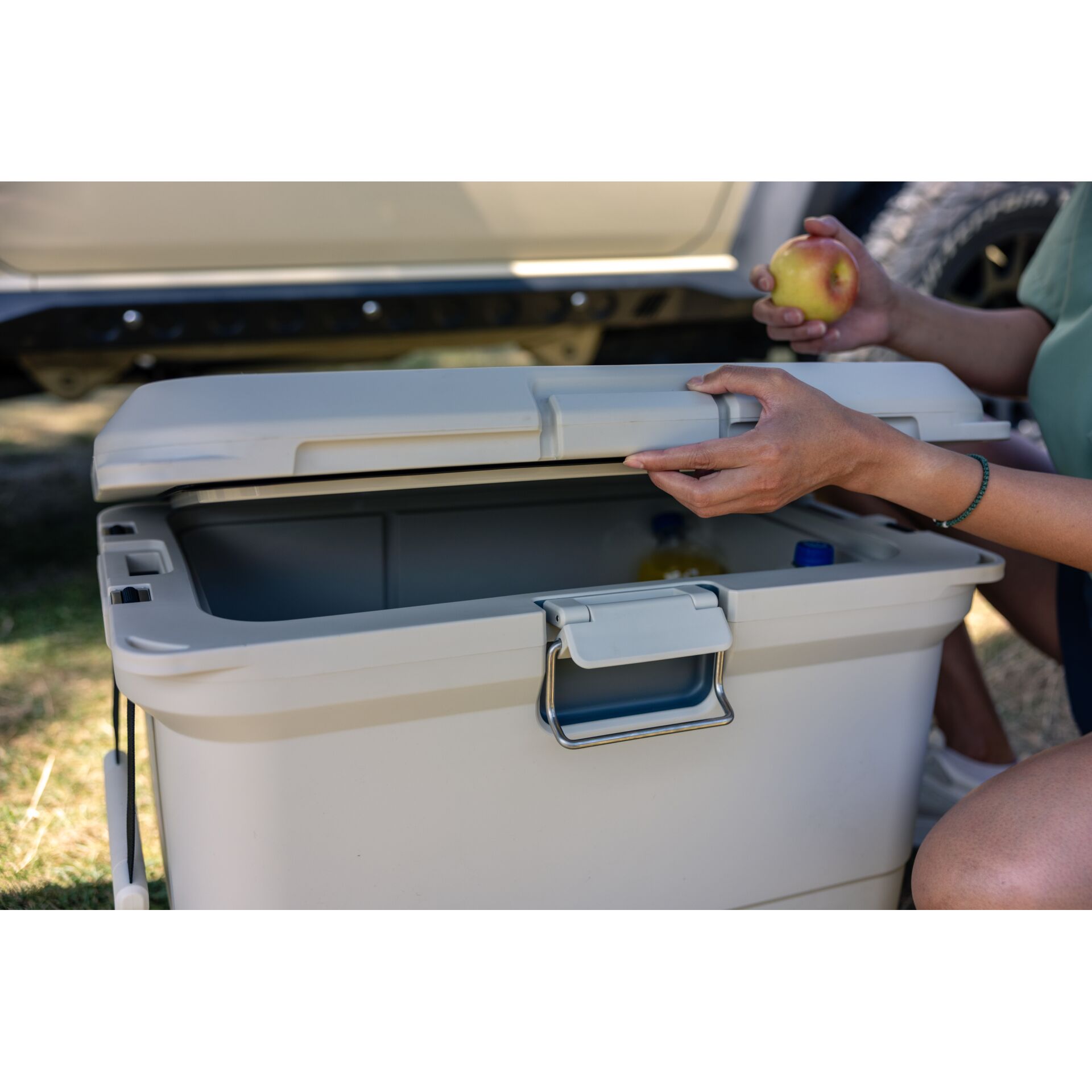 Computerausrüstung, Kühler, Elektrisches Gerät, Person