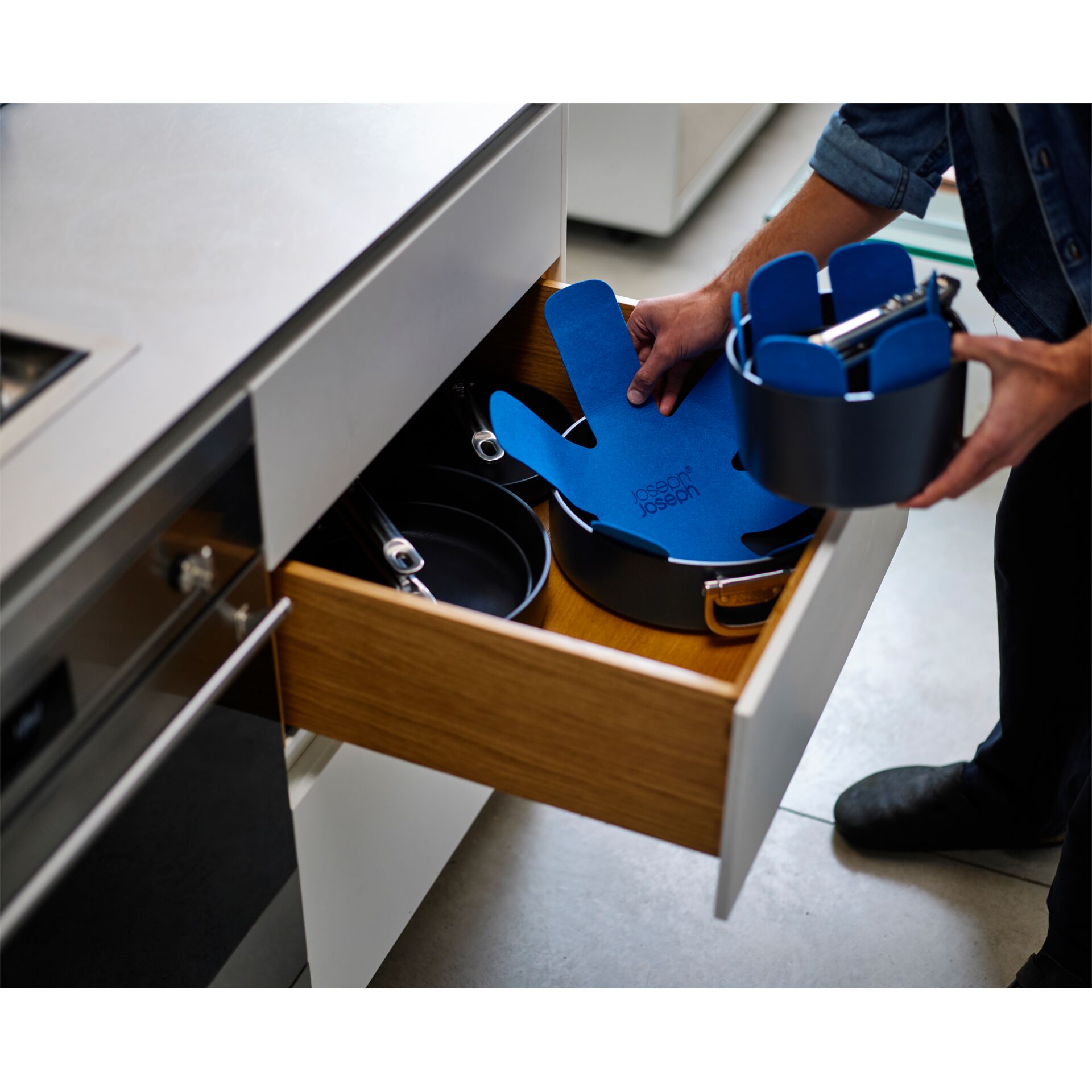 Schublade, Mobiliar, Erwachsener, Mann, Person