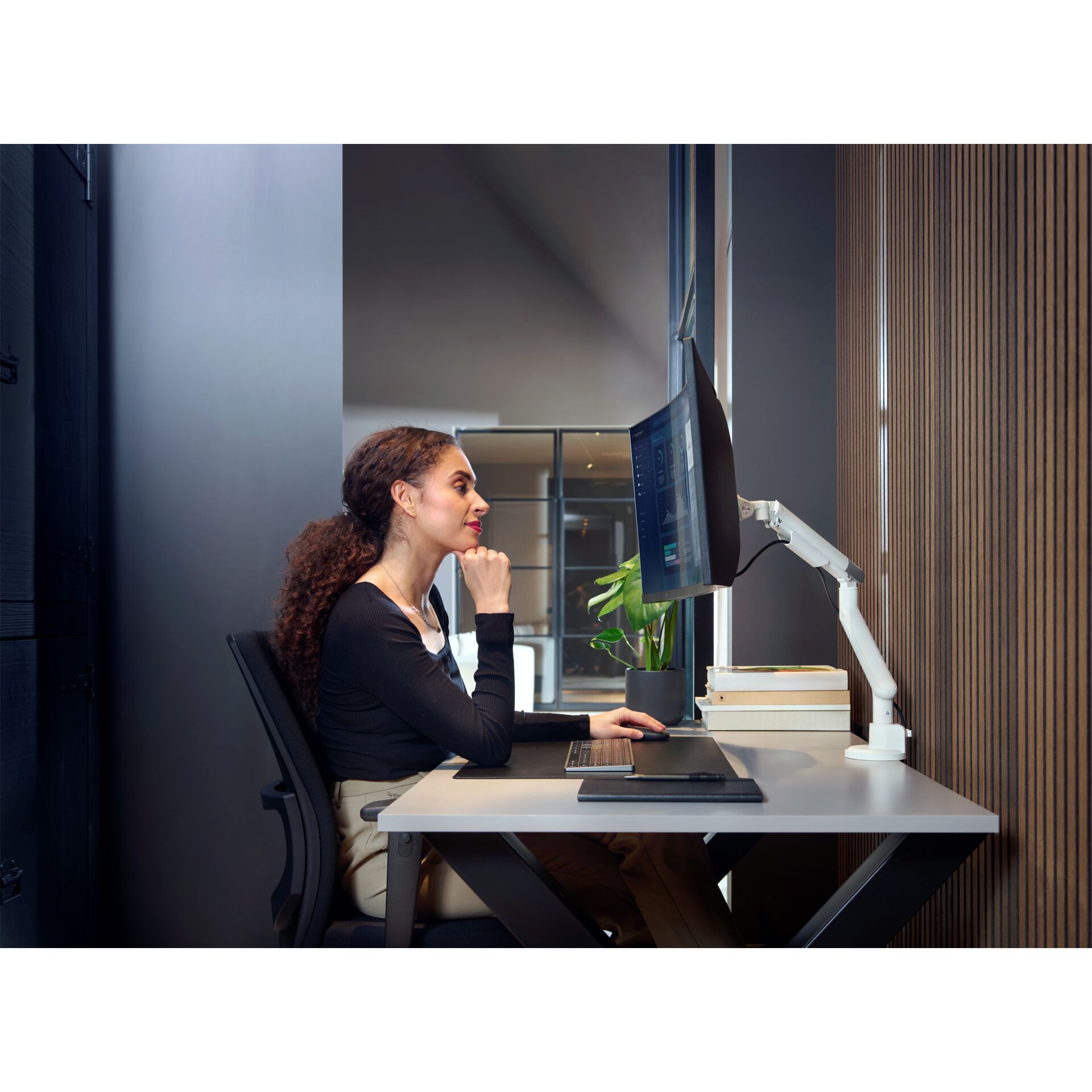 Tabelle, Schreibtisch, Innenarchitektur, Person, Frau