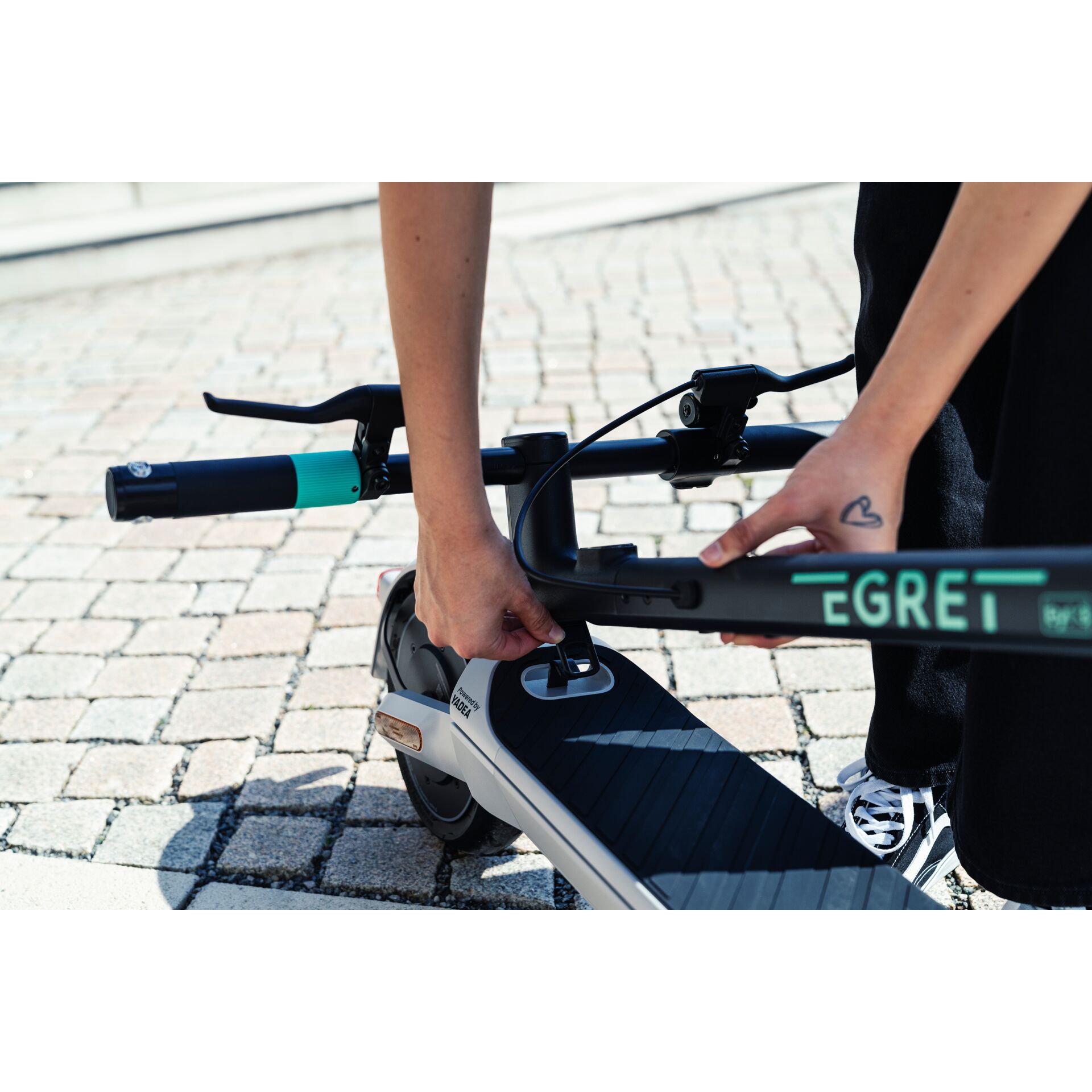 Roller, Transport, Fahrzeug, Person, E-Scooter, Roller, Transport, Fahrzeug, Person, E-Scooter, Roller, Transport, Fahrzeug, Person, E-Scooter, Roller, Transport, Fahrzeug, Person, E-Scooter, Roller, Transport, Fahrzeug, Person, E-Scooter