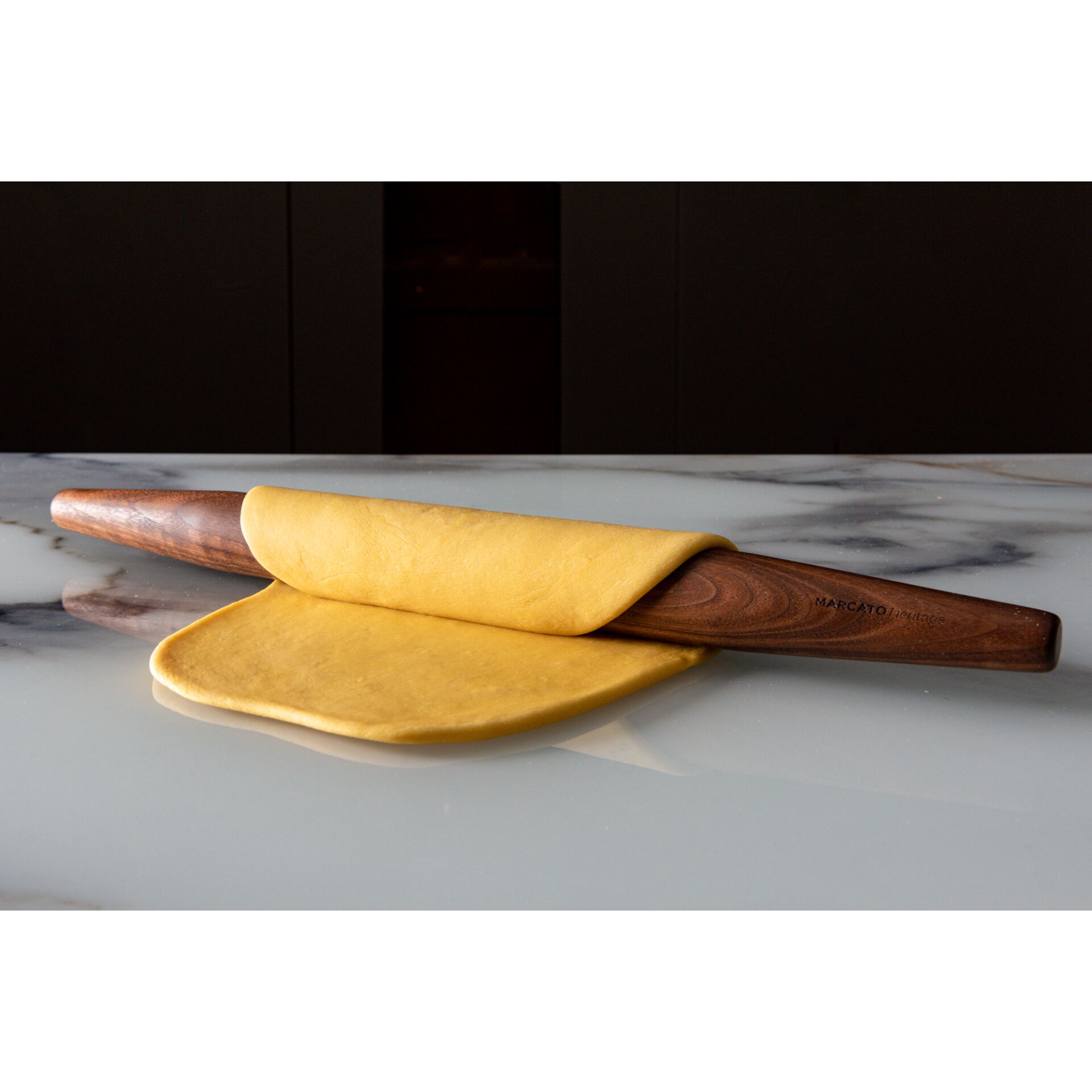 Teigrolle, Teigzubereitung, Pastaausrollen, Nudelrolle, Mehlrolle