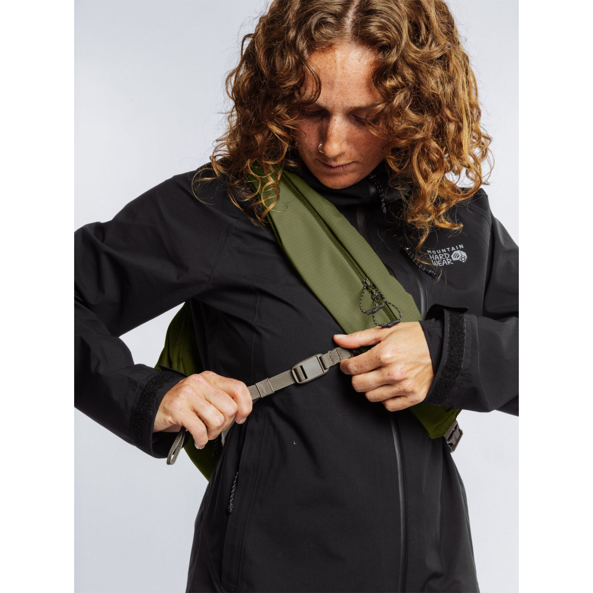 jacke, softshell, schwarz, reißverschluss, gurt