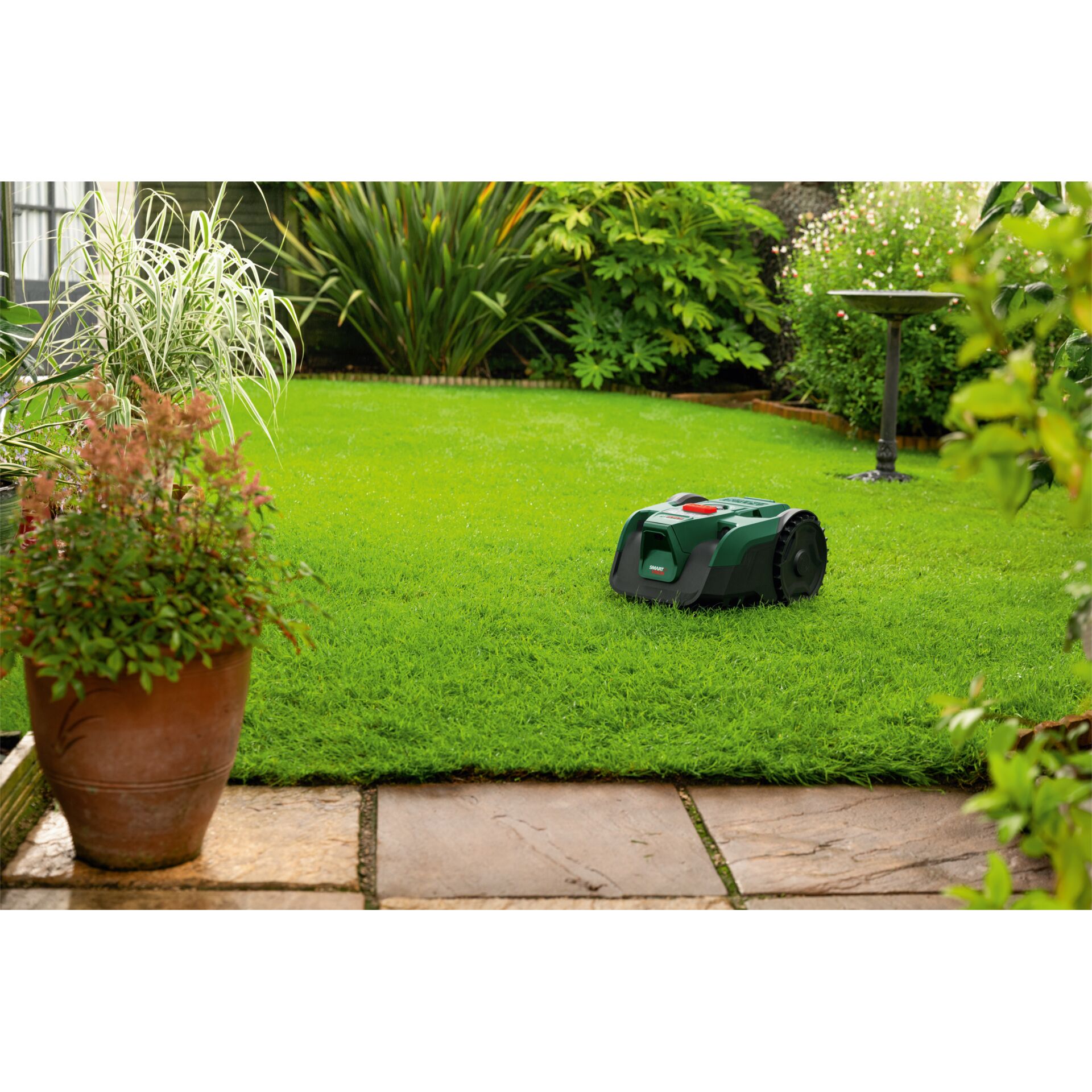 Rasenmäher-Roboter, Rasenroboter, Gartenpflege, Grasfläche, Akku-Antrieb