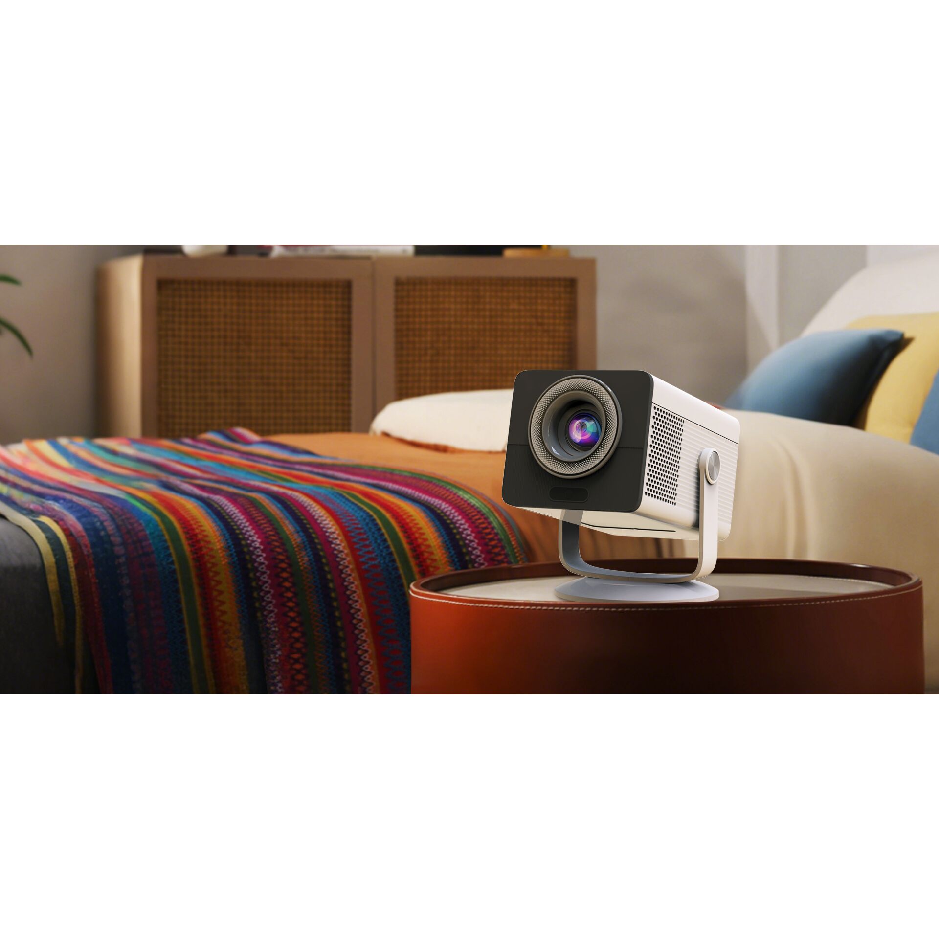 Projektor, Tischprojektor, Kameraoptik, weißer Projector, metallic Stand
