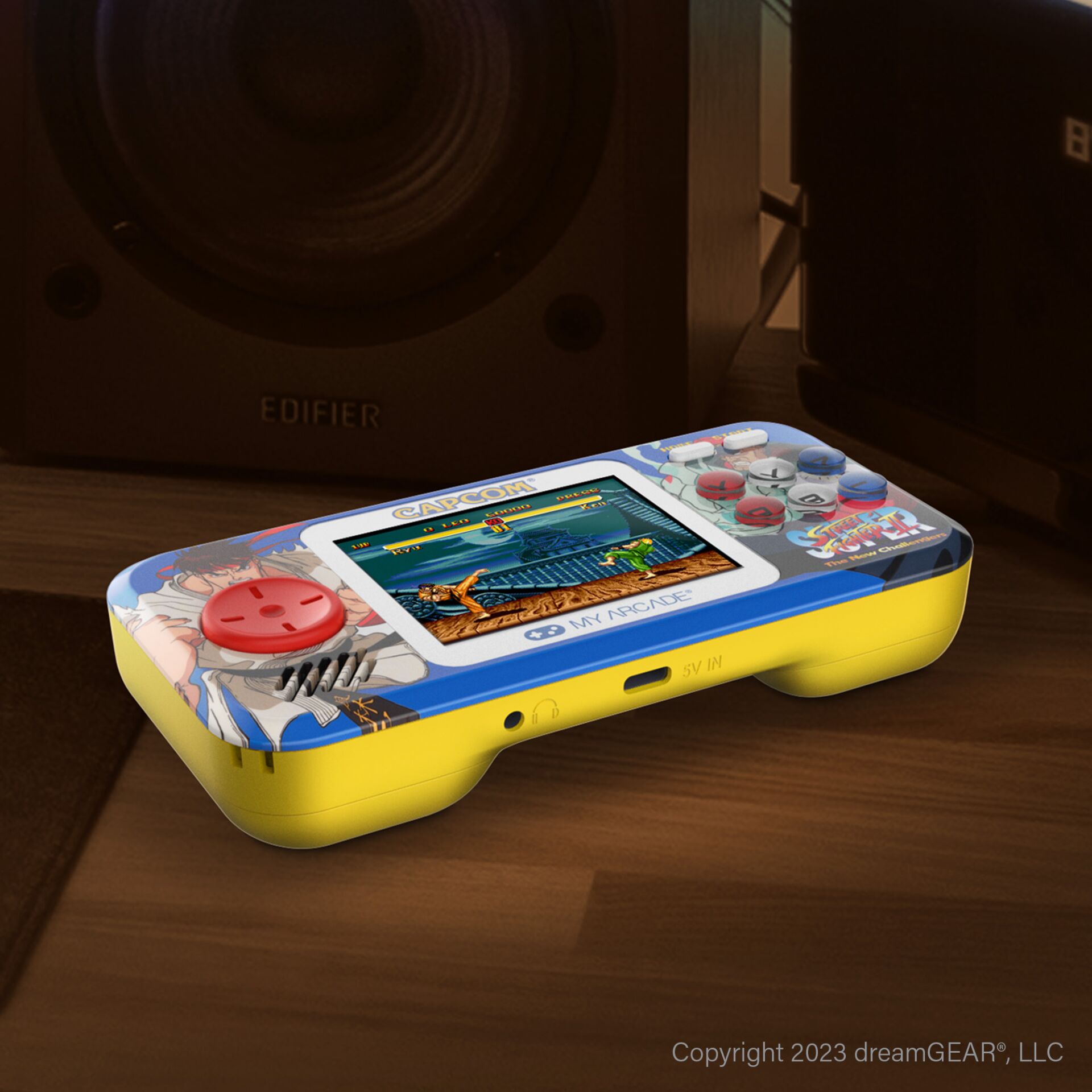 HANDHELD CONSOLE, RETRO GAME, CAPCOM, YELLOW, ARCADE-STYLE