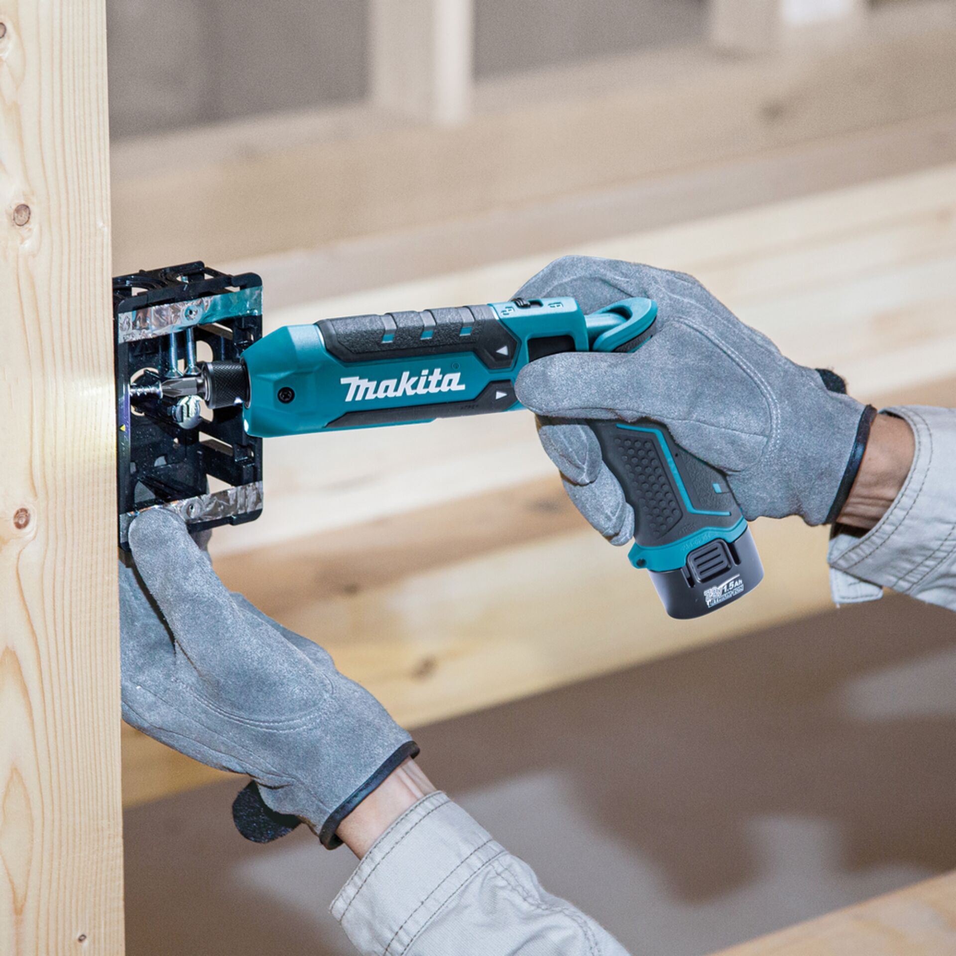 akku bohrmaschine, makita, sechskant, holzwerkstück, werkzeug