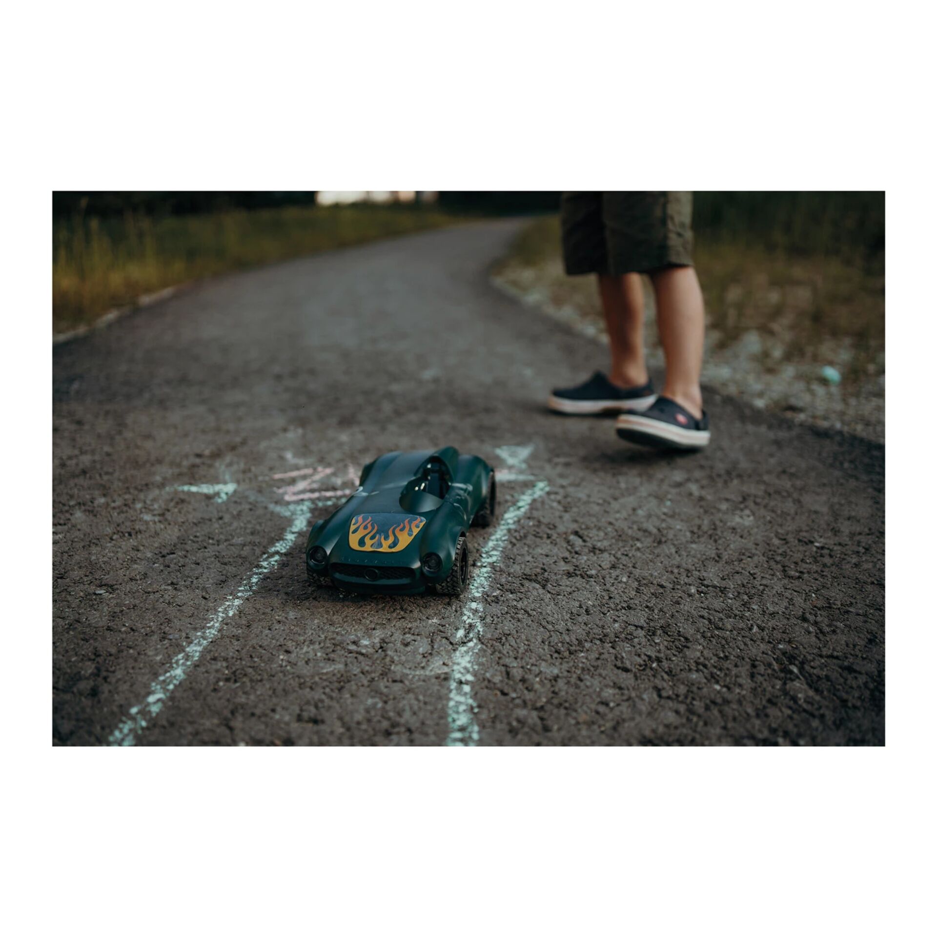 Schuh, Gehen, Turnschuh, Straße, Kurze Hosen