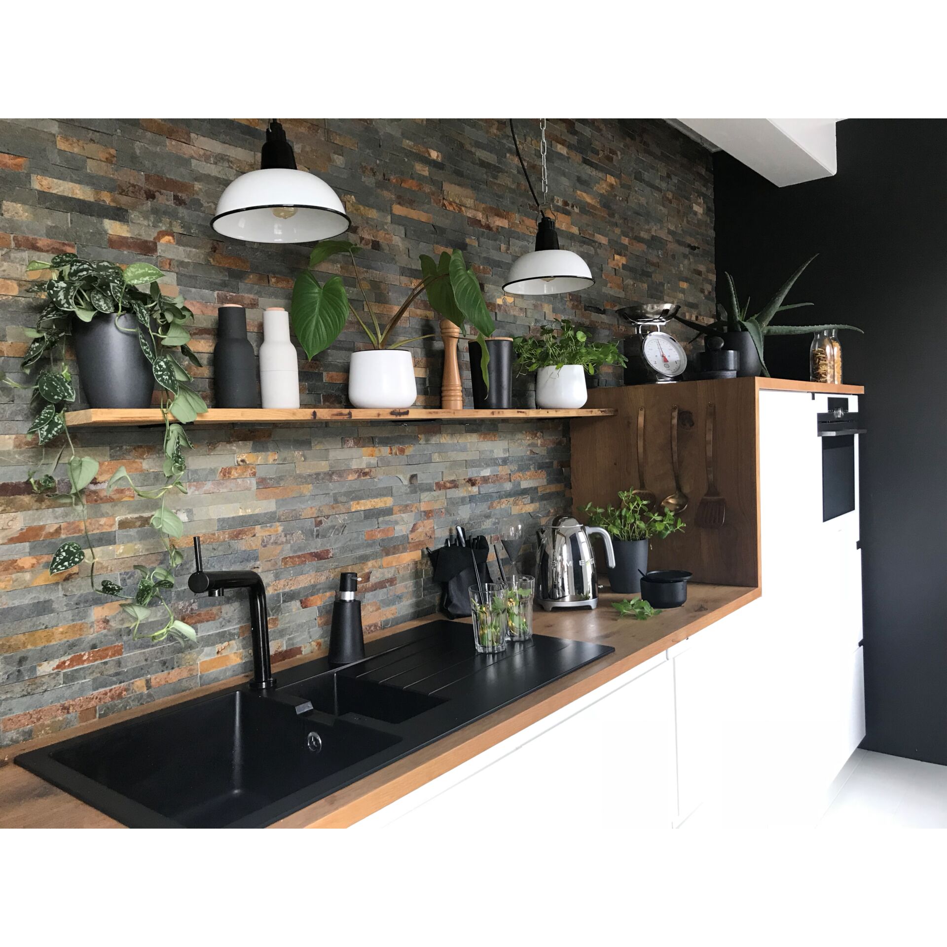 Drinnen, Innenarchitektur, Küche, Spüle, Waschbeckenhahn, Drinnen, Innenarchitektur, Küche, Spüle, Waschbeckenhahn, Drinnen, Innenarchitektur, Küche, Spüle, Waschbeckenhahn, Drinnen, Innenarchitektur, Küche, Spüle, Waschbeckenhahn