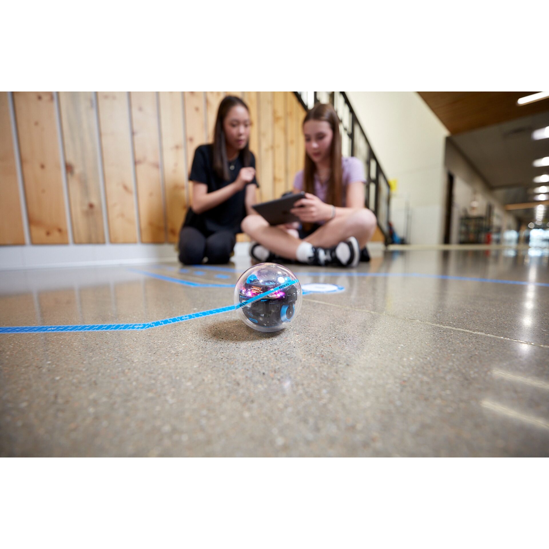 Fußboden, Bodenbeläge, Innenarchitektur, Sphäre, Person