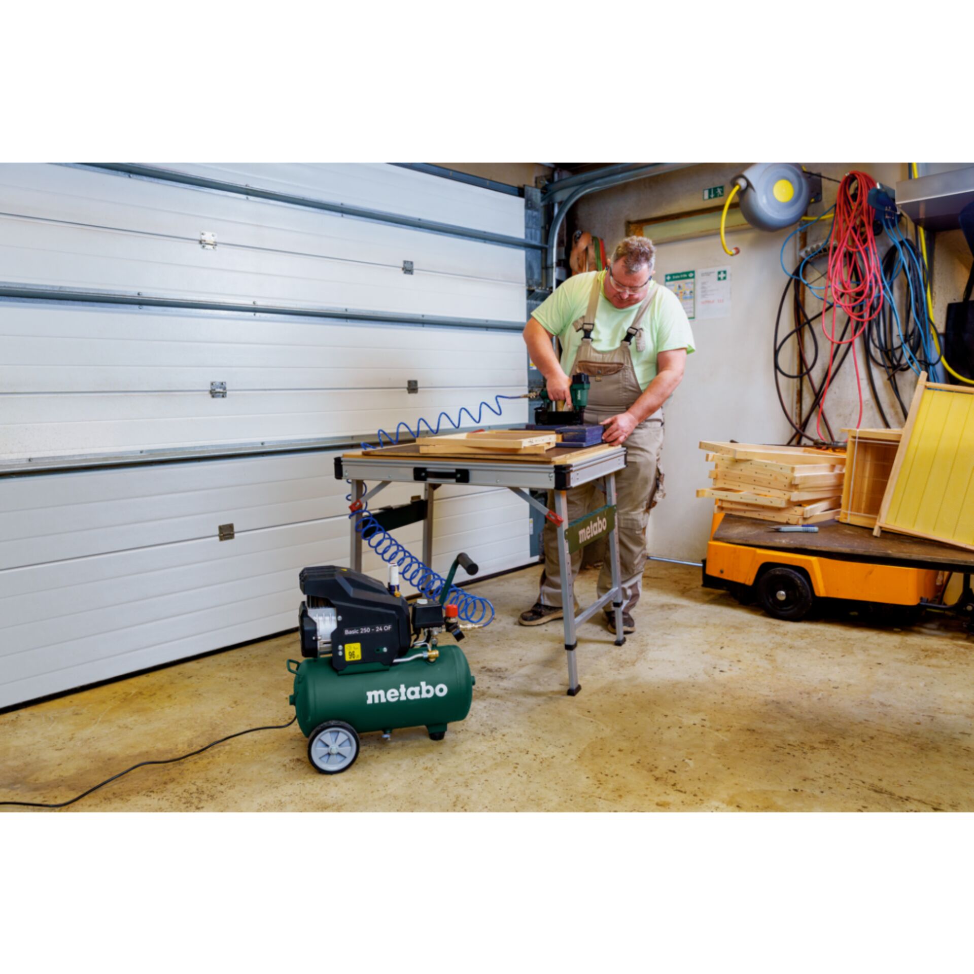 Holzarbeiten, Werkbank, Schraubarbeiten, Luftdruckkompressor, Werkstatt