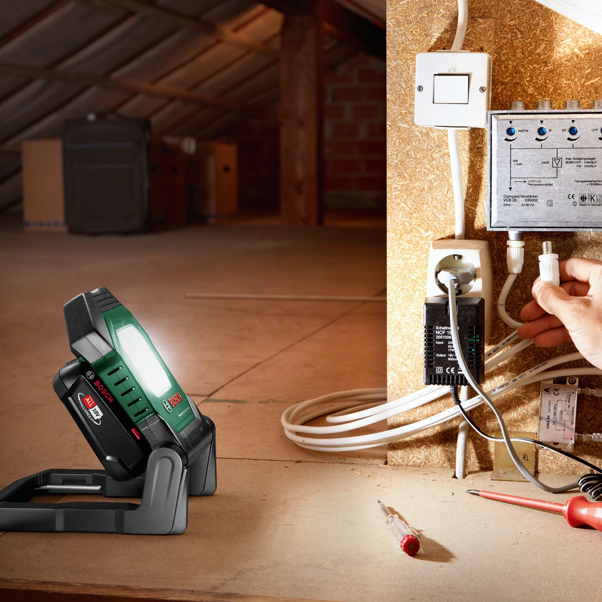 Drinnen, Innenarchitektur, Elektrisches Gerät, Schalter, Holz