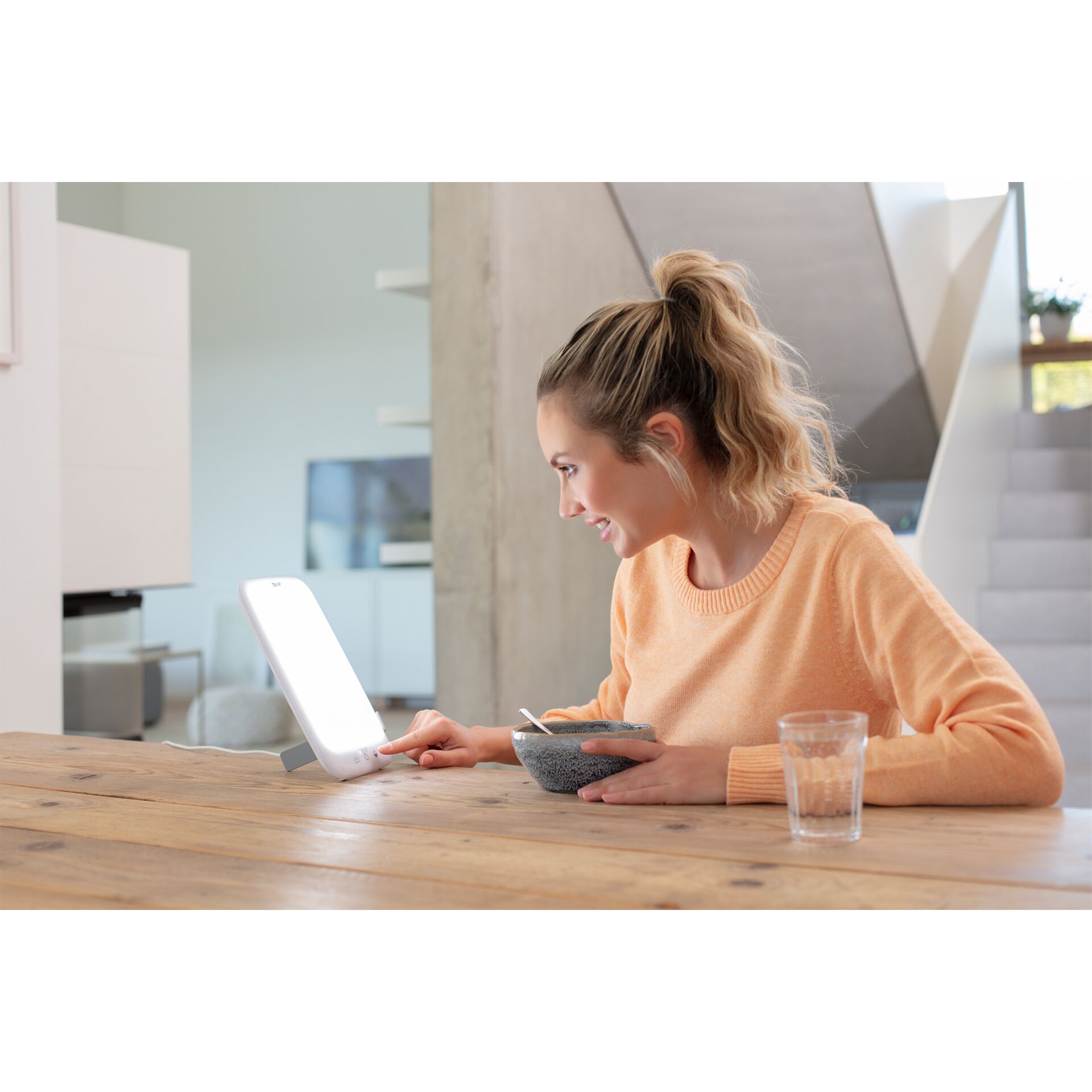 Person, Sitzen, Laptop, Innenarchitektur, Lesen