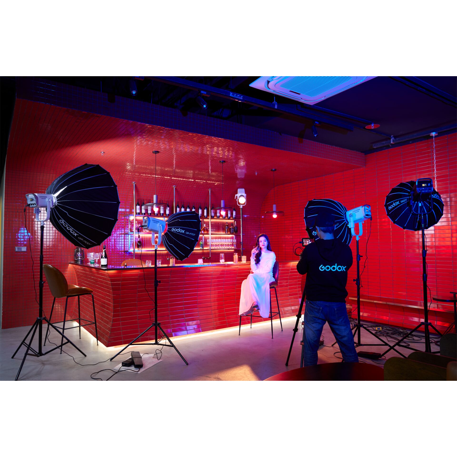 Person, Stuhl, Mobiliar, Innenarchitektur, Helm