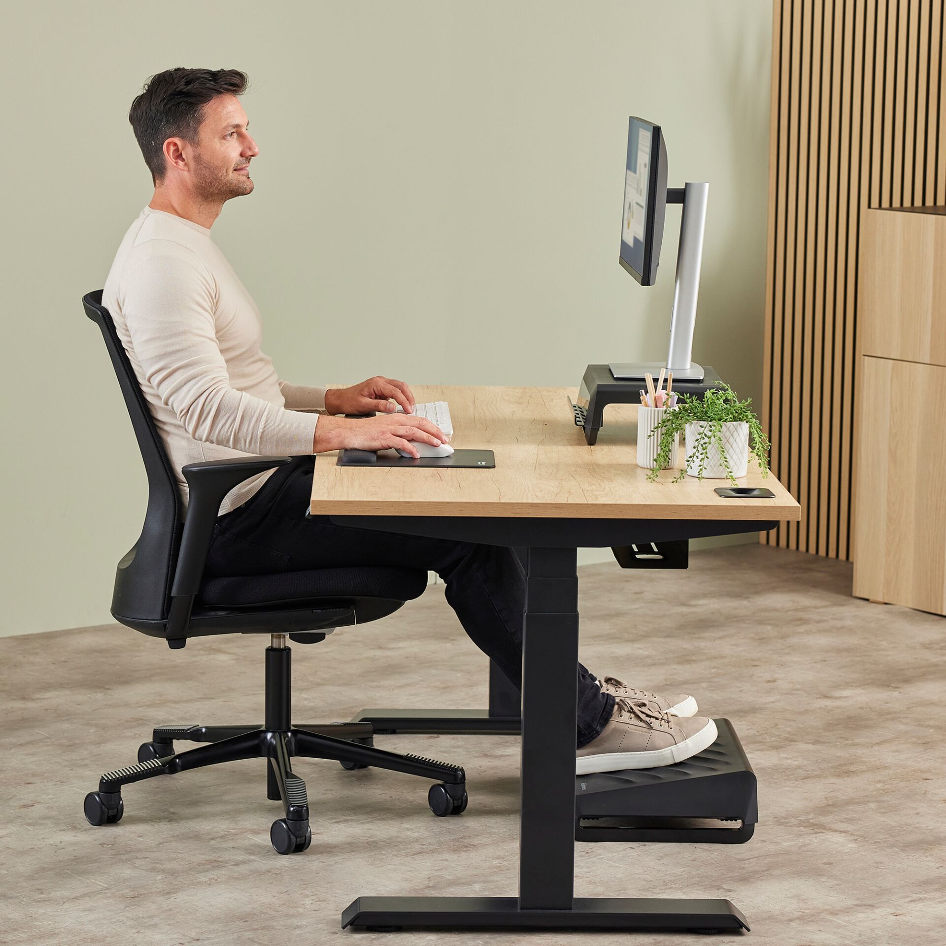 Moebel, Tabelle, Schreibtisch, Stuhl, Person