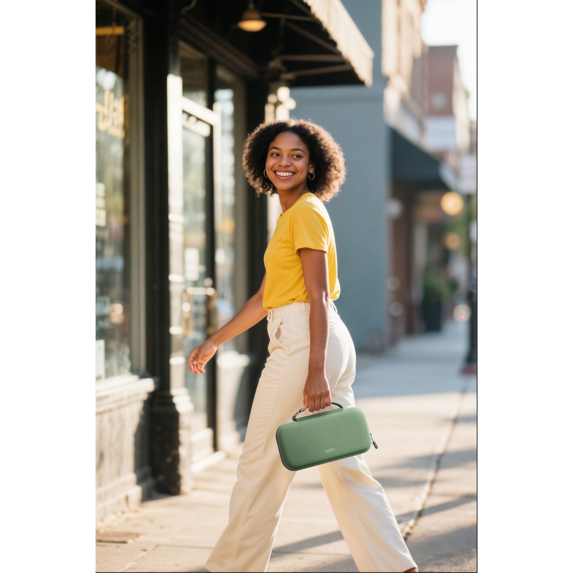 Person, Kleidung, Hosen, Tasche, Handtasche, Person, Kleidung, Hosen, Tasche, Handtasche