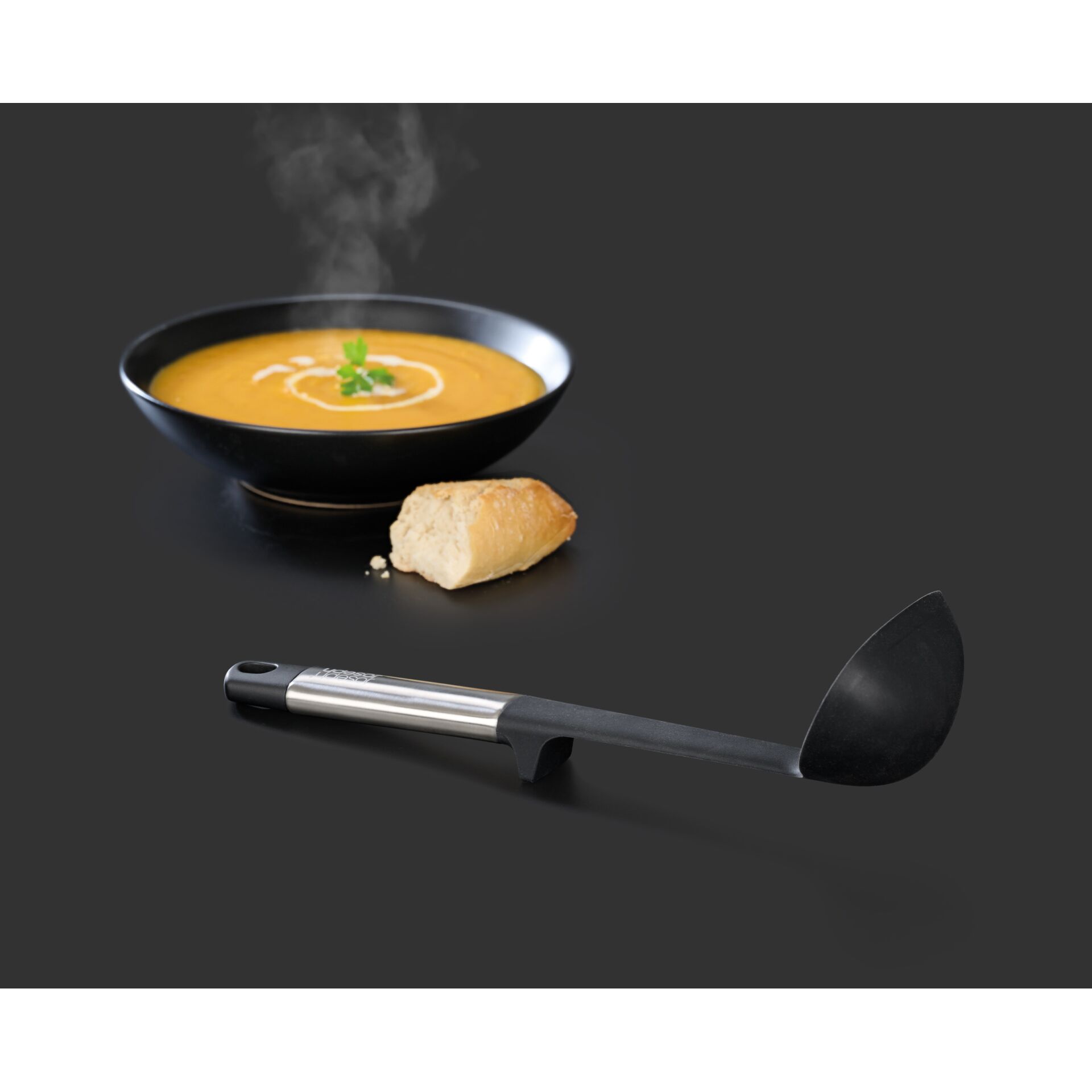 Utensil für die Küche, Schöpfkelle, Rauchrohr