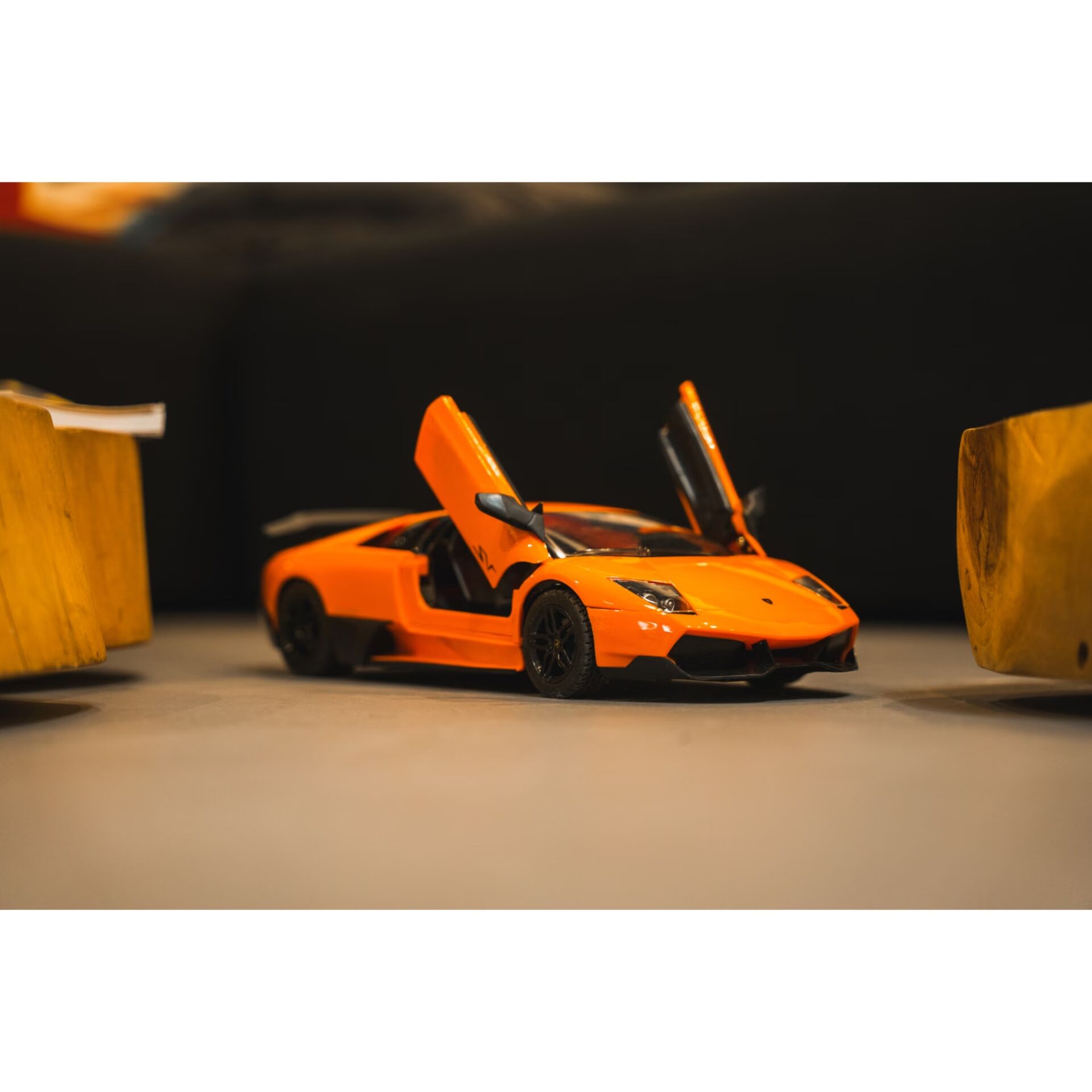 Spielzeugauto, Sportwagen, Orange, Lamborghini-Stil, Türen-flip