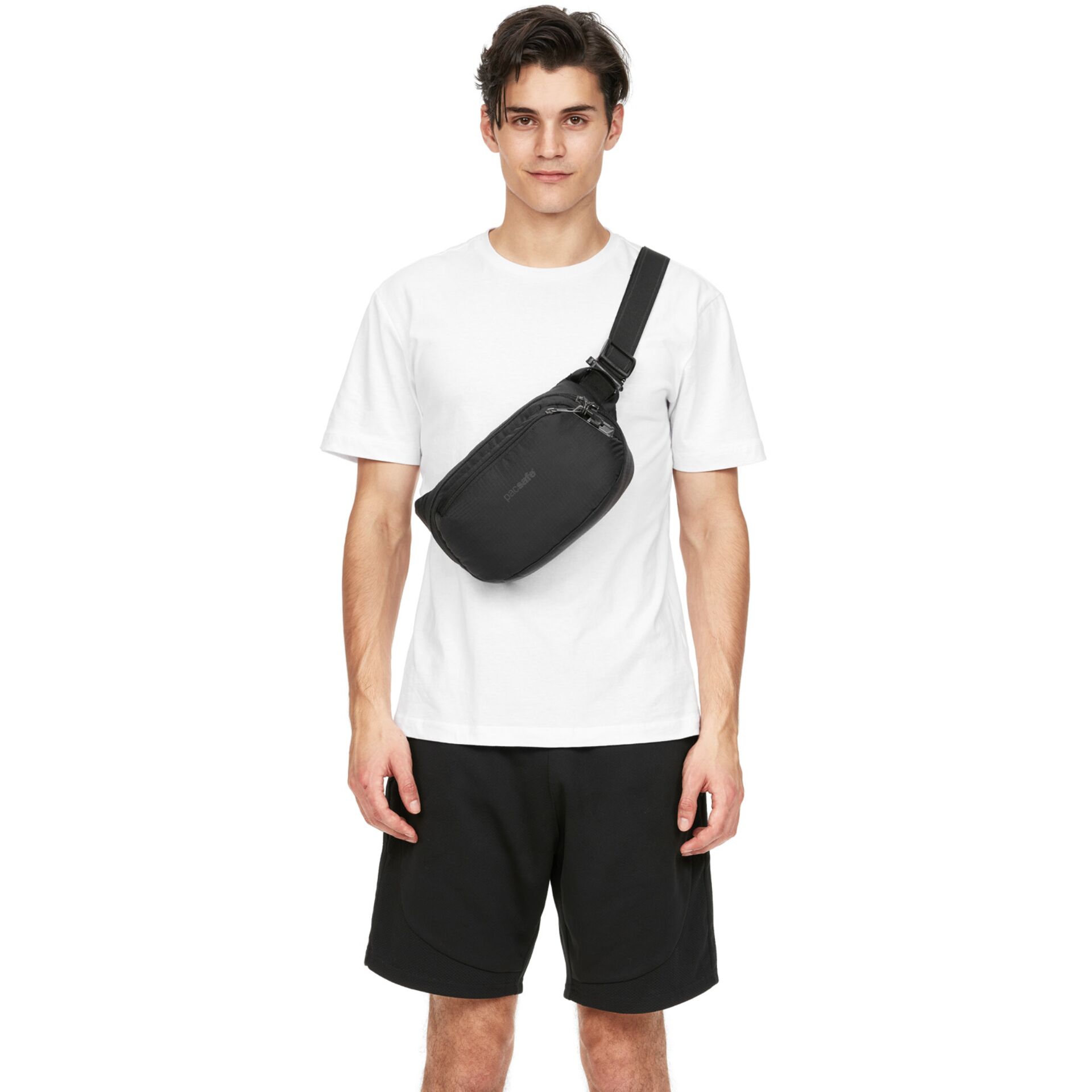 T-shirt, Kurze Hosen, Tasche, Person, Handtasche