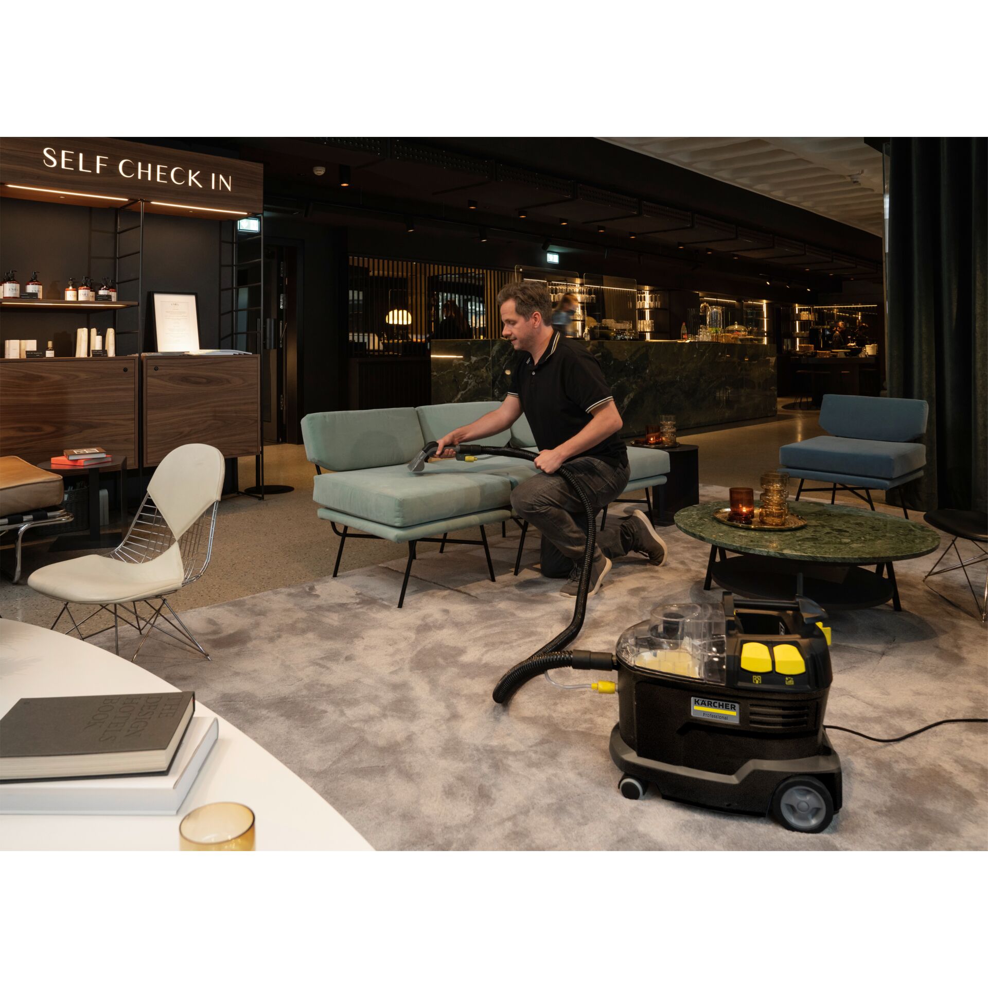 Innenarchitektur, Schuh, Erwachsener, Mann, Person