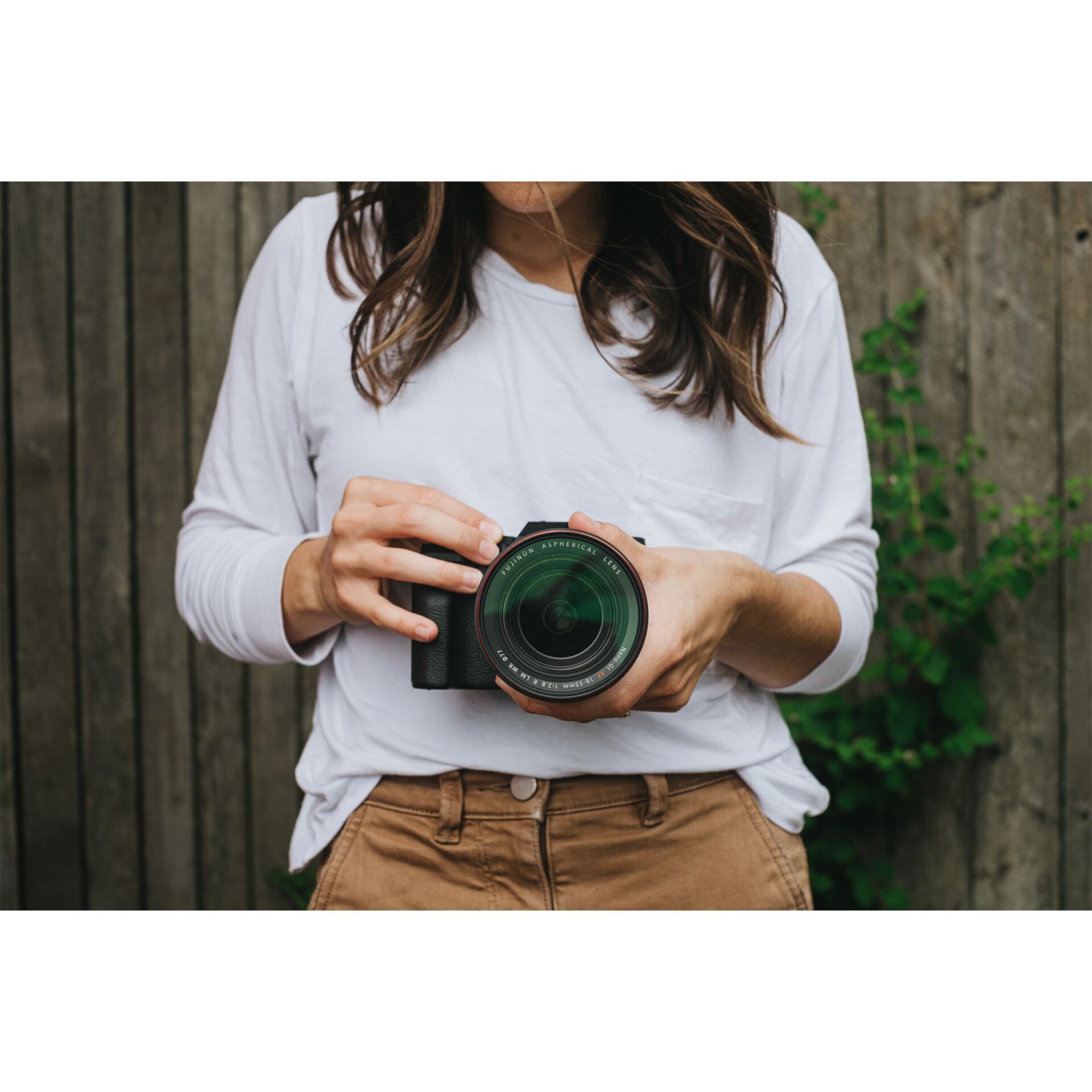 Kamera, Spiegelobjektiv, DSLR, Weißes Hemd, Braune Hose