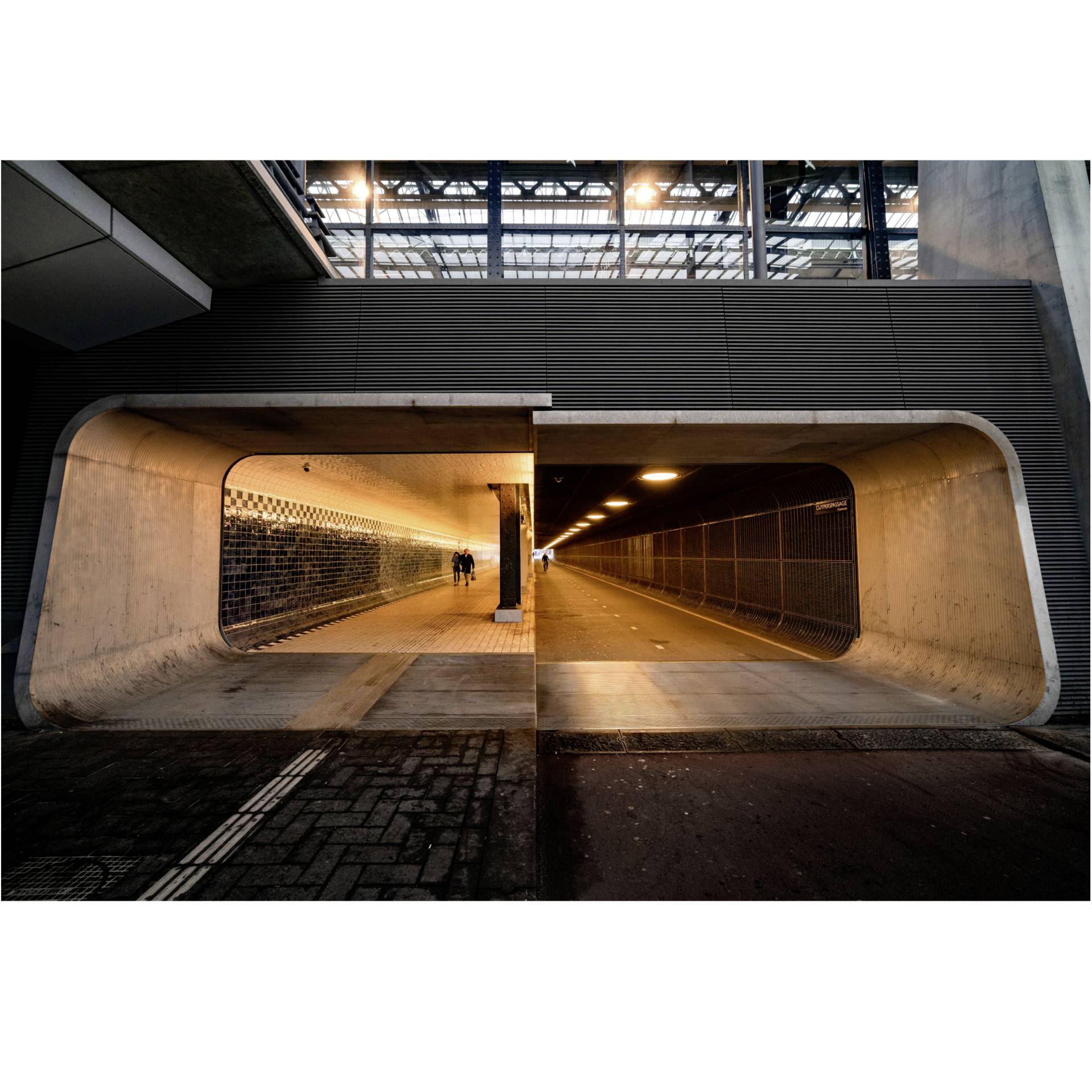 Endgerät, Person, Tunnel, Drinnen