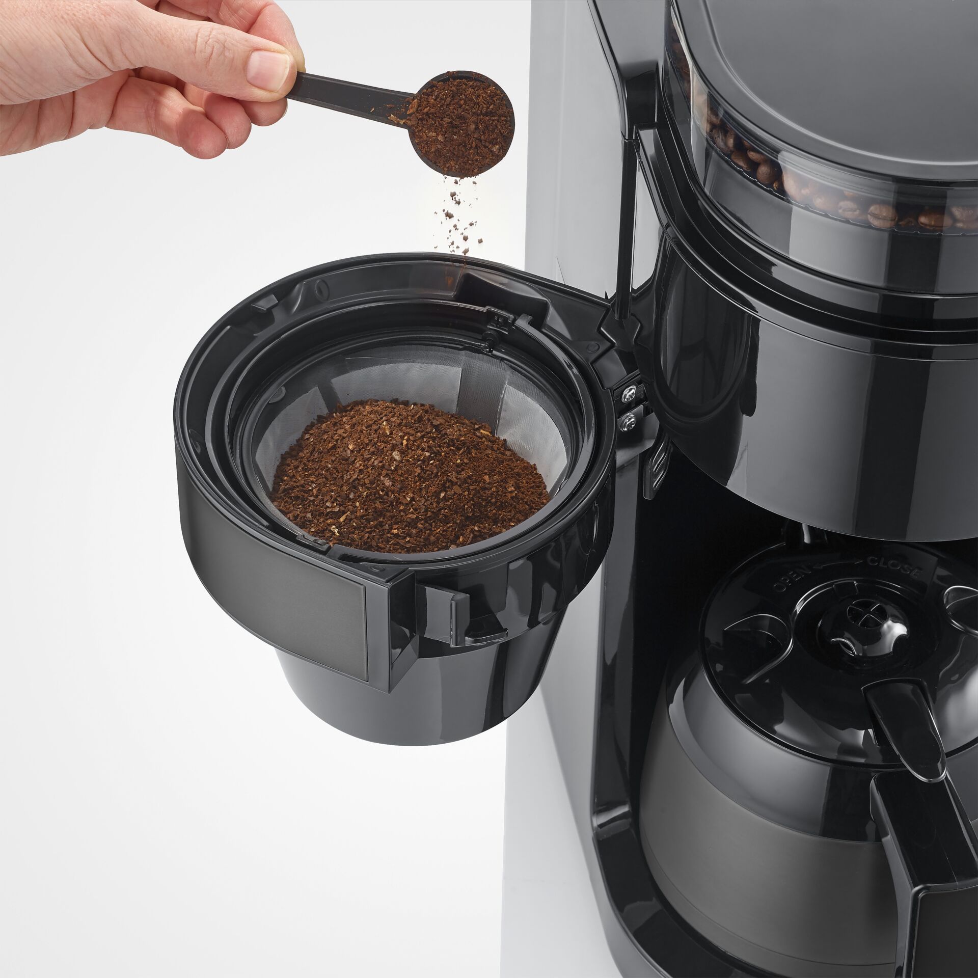 Kaffeemühle, Kaffeemühle mit Auffangbehälter, Kaffeebohnen, Kaffeezubereitung, Pulver(Kaffee)