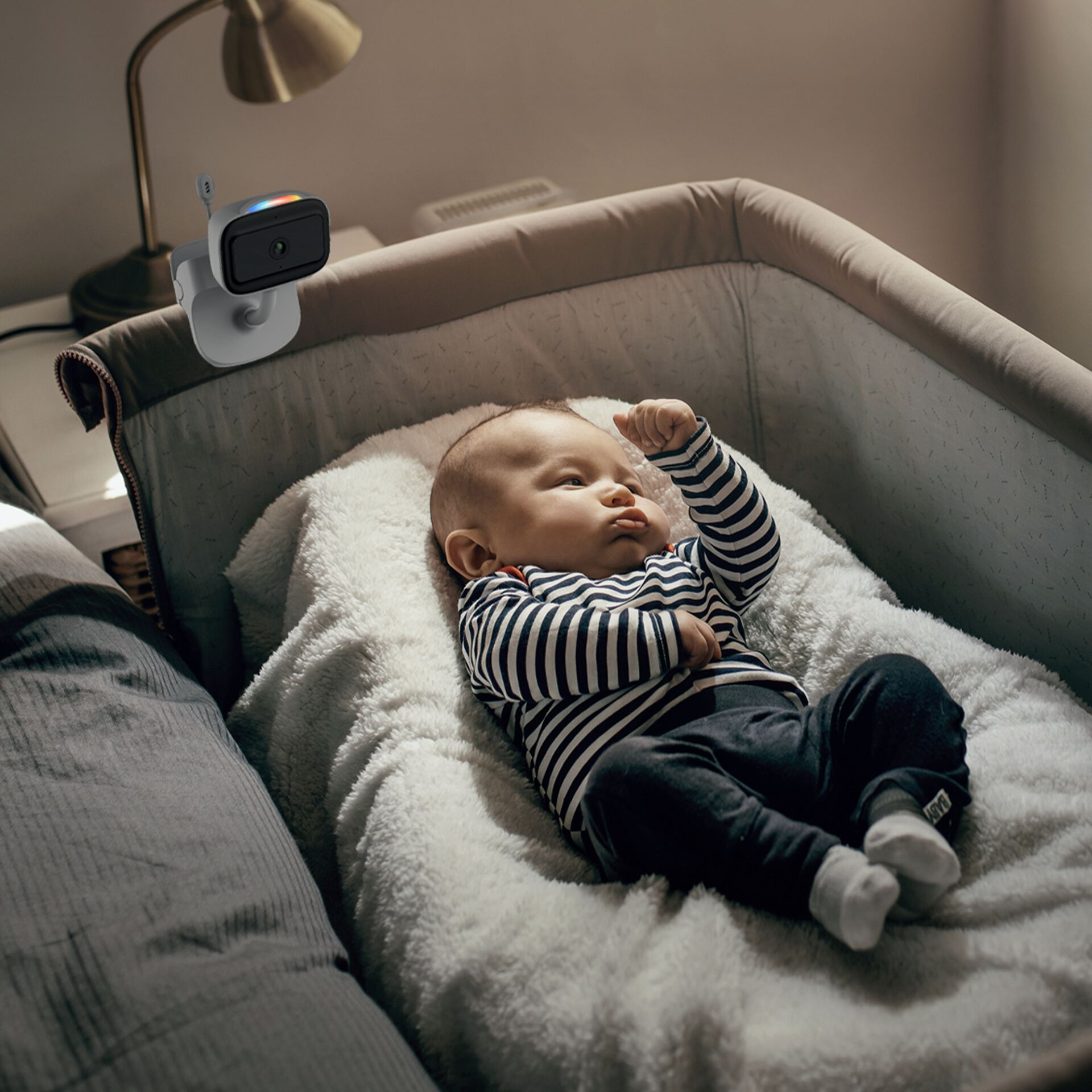 Baby, Baby-Lounge, gestreiftes Oberteil, Säugling, weiche Decke