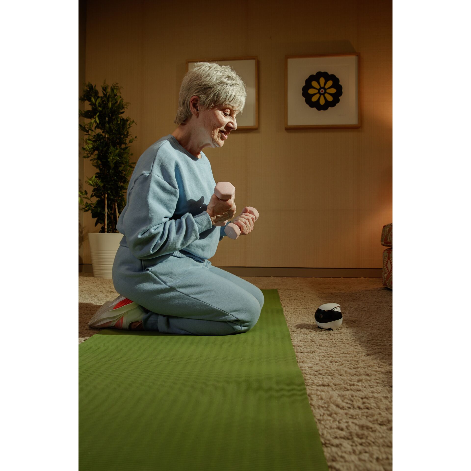 Person, Volleyball, Volleyball (Ball), Schuh, Sitzen, Person, Volleyball, Volleyball (Ball), Schuh, Sitzen