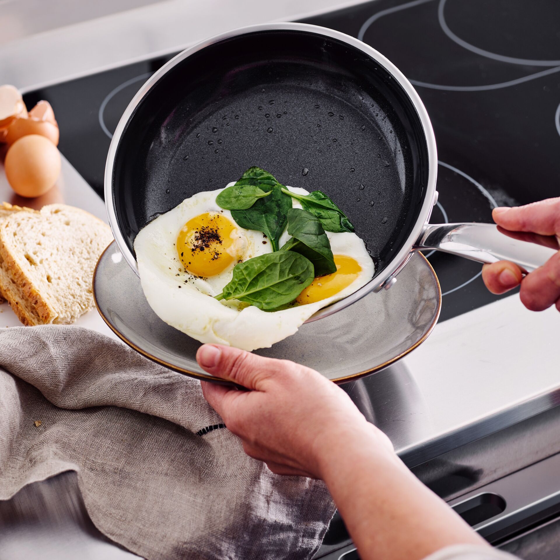 Pfannenkuchen, Spiegelei, Kochpfanne, Spinat, Eiergericht