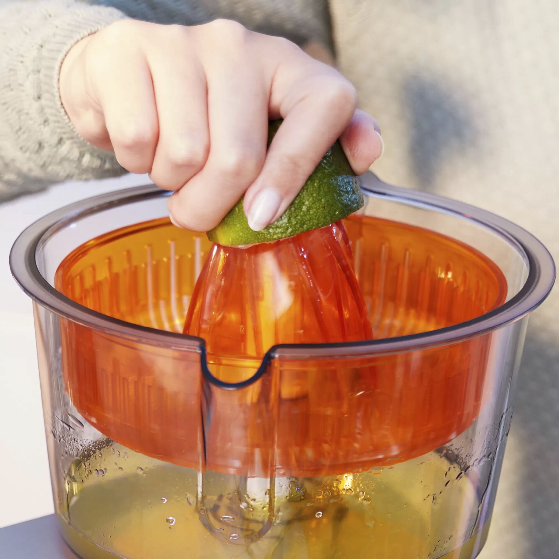 hand squeeze, Zitruspress, Zitruspresse, Orange-Gelb, Glasbehälter