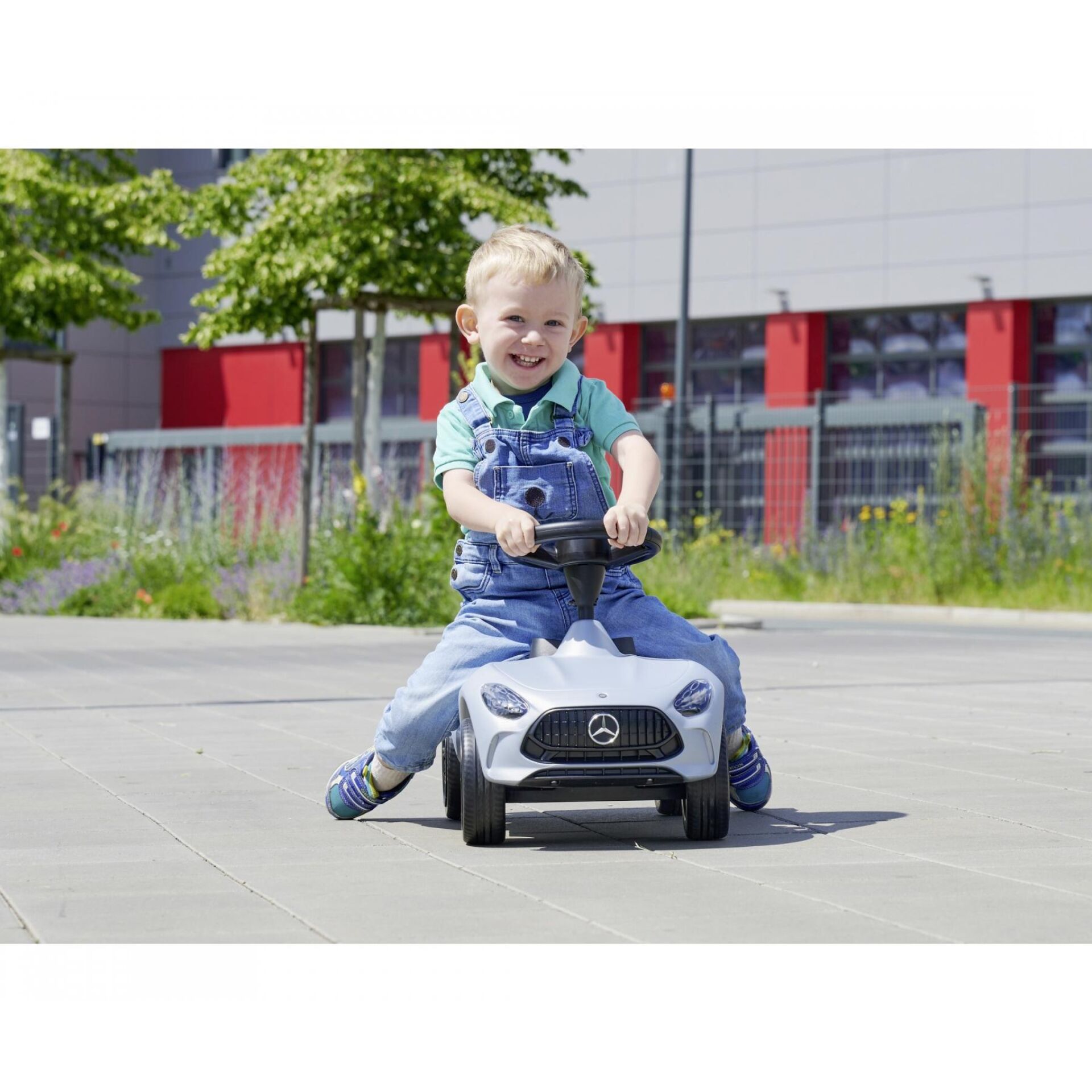 Spielzeugauto, Kinderfahrzeug, Mercedes-Logo, Grau, Straßenfahrt